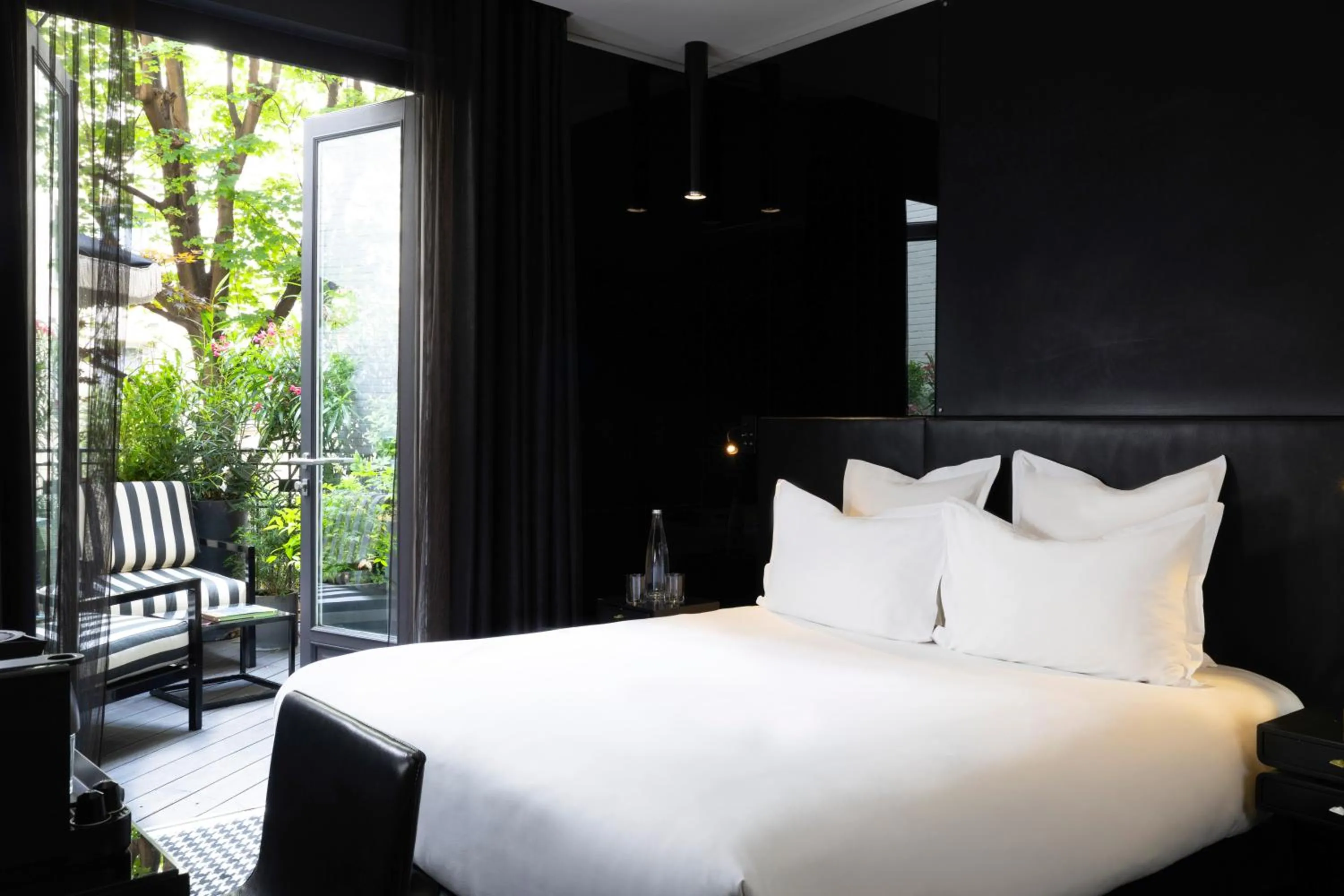 Bed in Hôtel Félicien & Spa