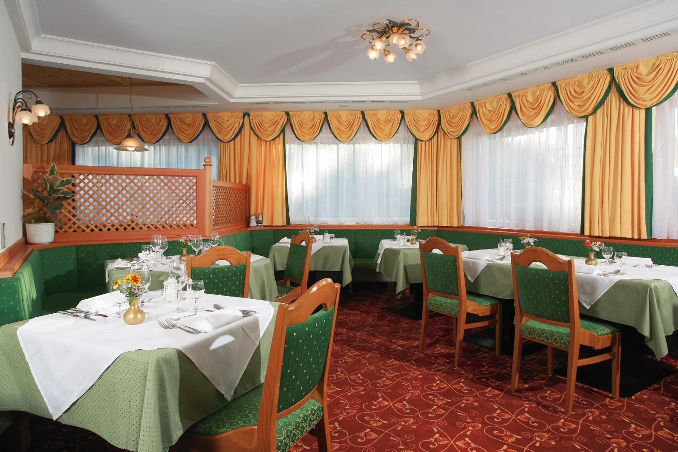 Restaurant/places to eat in Oberwirt Weisses Kreuz