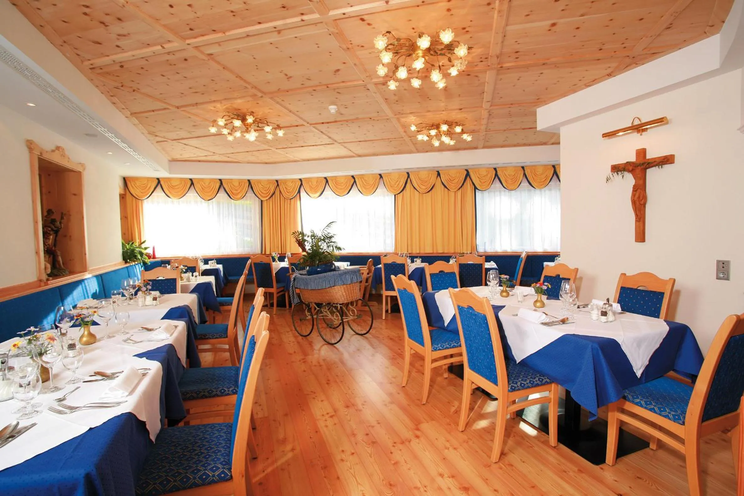 Restaurant/places to eat in Oberwirt Weisses Kreuz