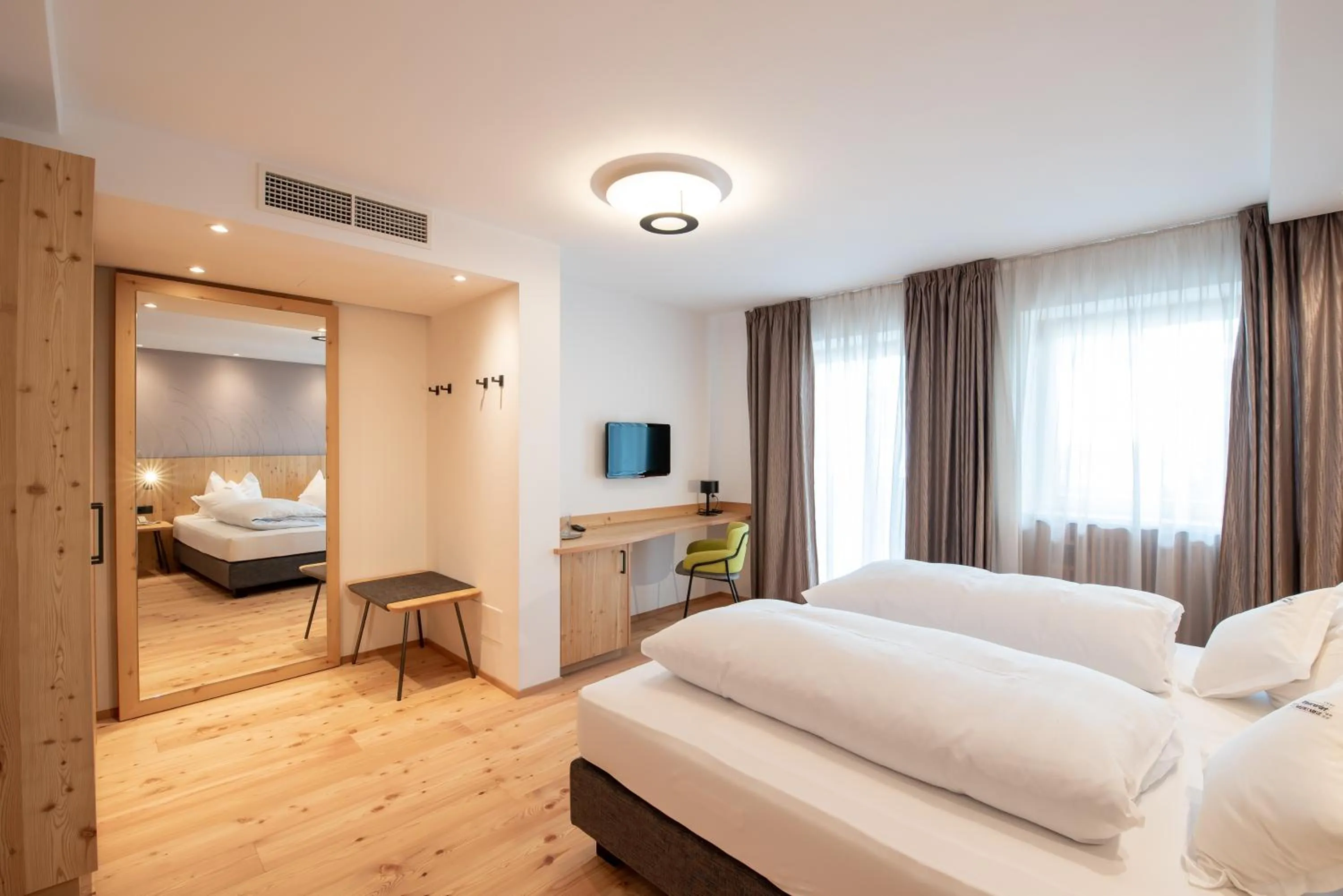 Photo of the whole room, Bed in Oberwirt Weisses Kreuz