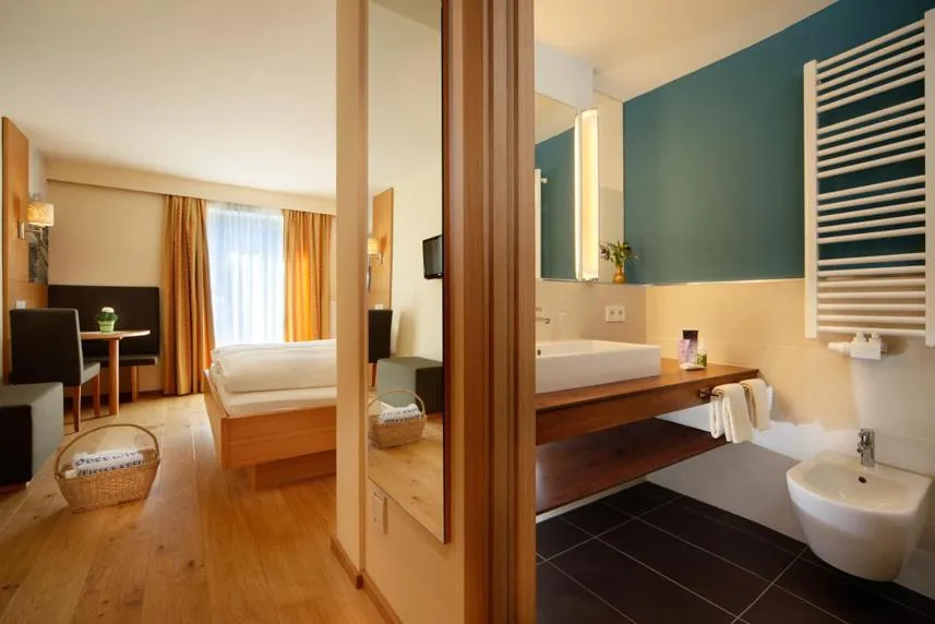 Decorative detail, Bed in Oberwirt Weisses Kreuz