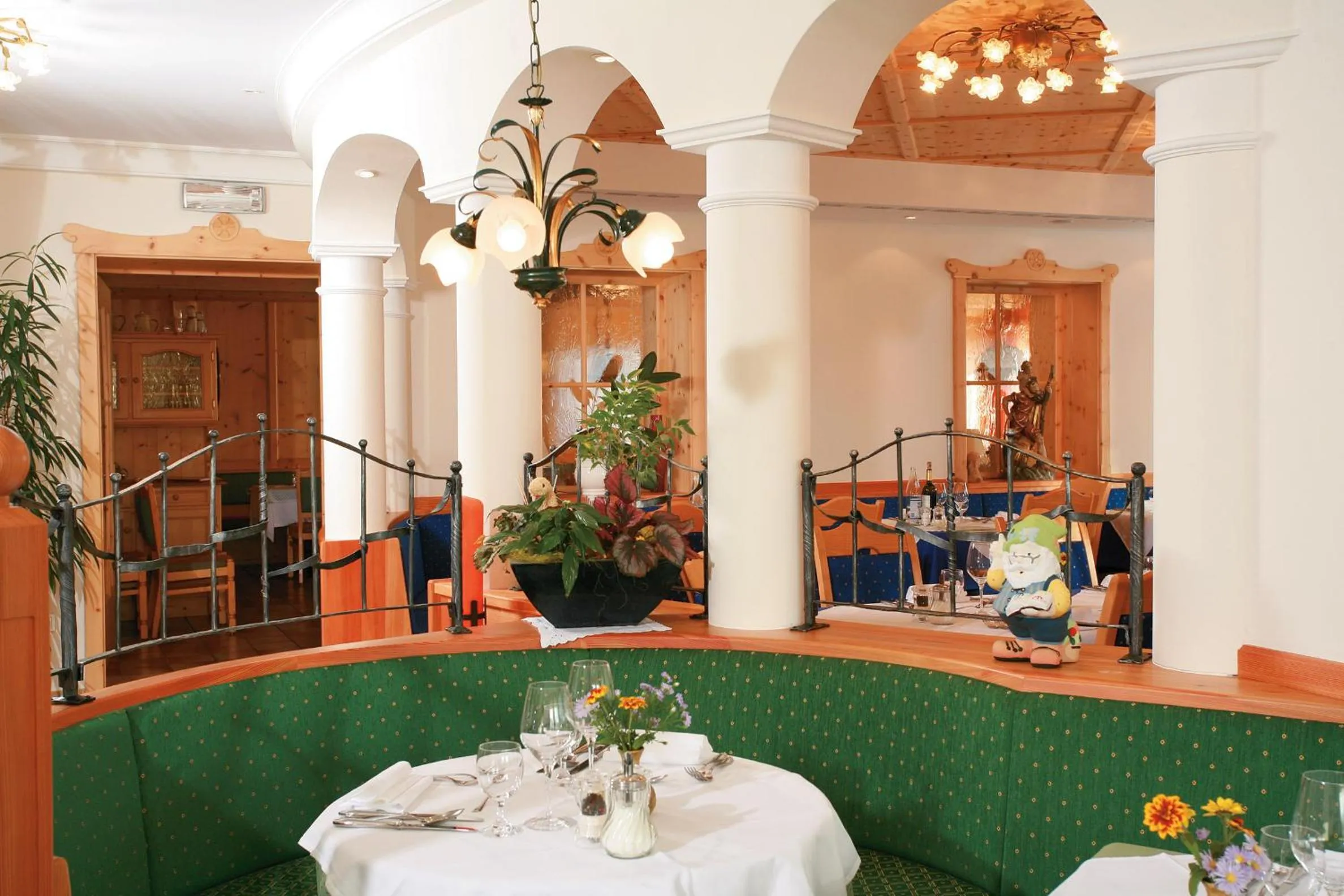 Restaurant/places to eat in Oberwirt Weisses Kreuz