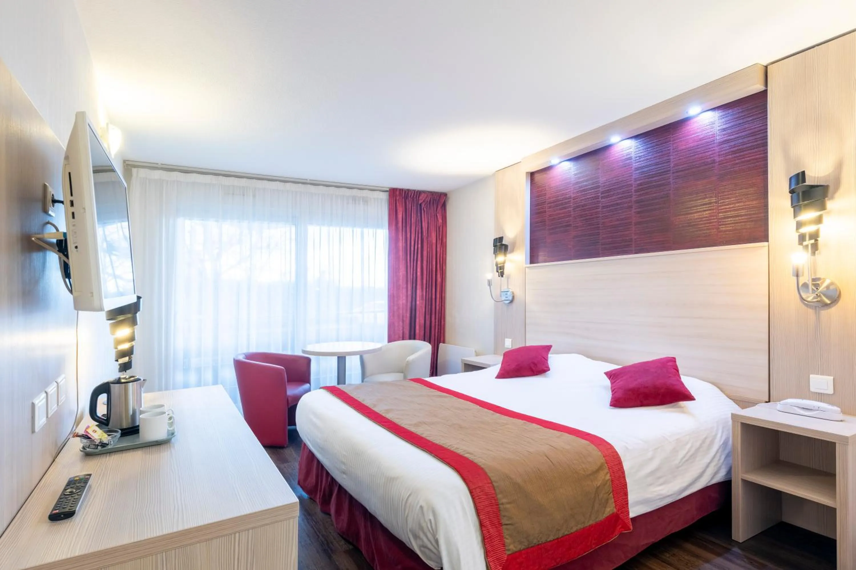 Double Room with Shower in Logis Hotel Arc En Ciel