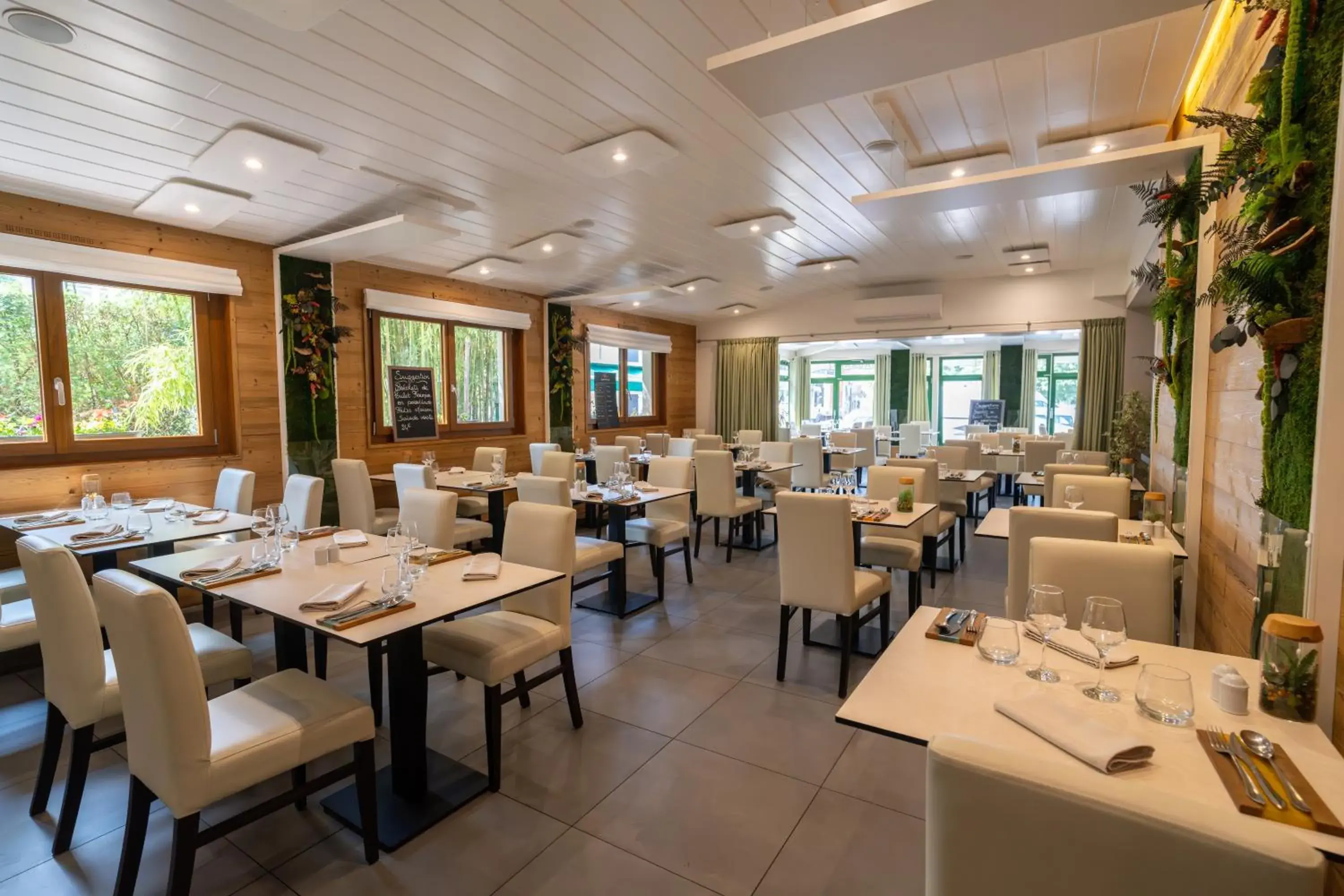 Restaurant/places to eat in Logis Hotel Arc En Ciel Restaurant/places to eat in Logis Hotel Arc En Ciel