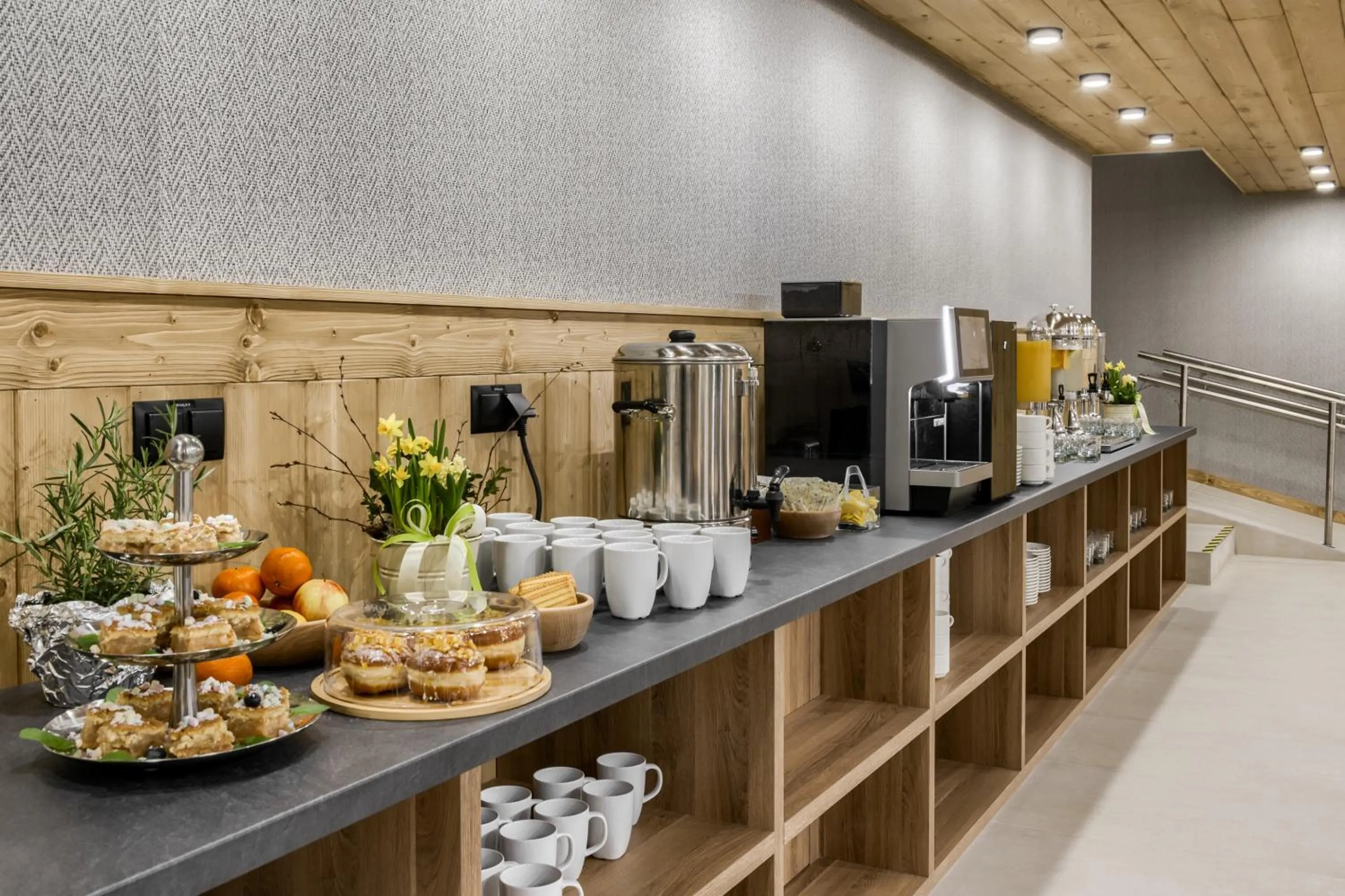 Breakfast in Royal Hill Residence