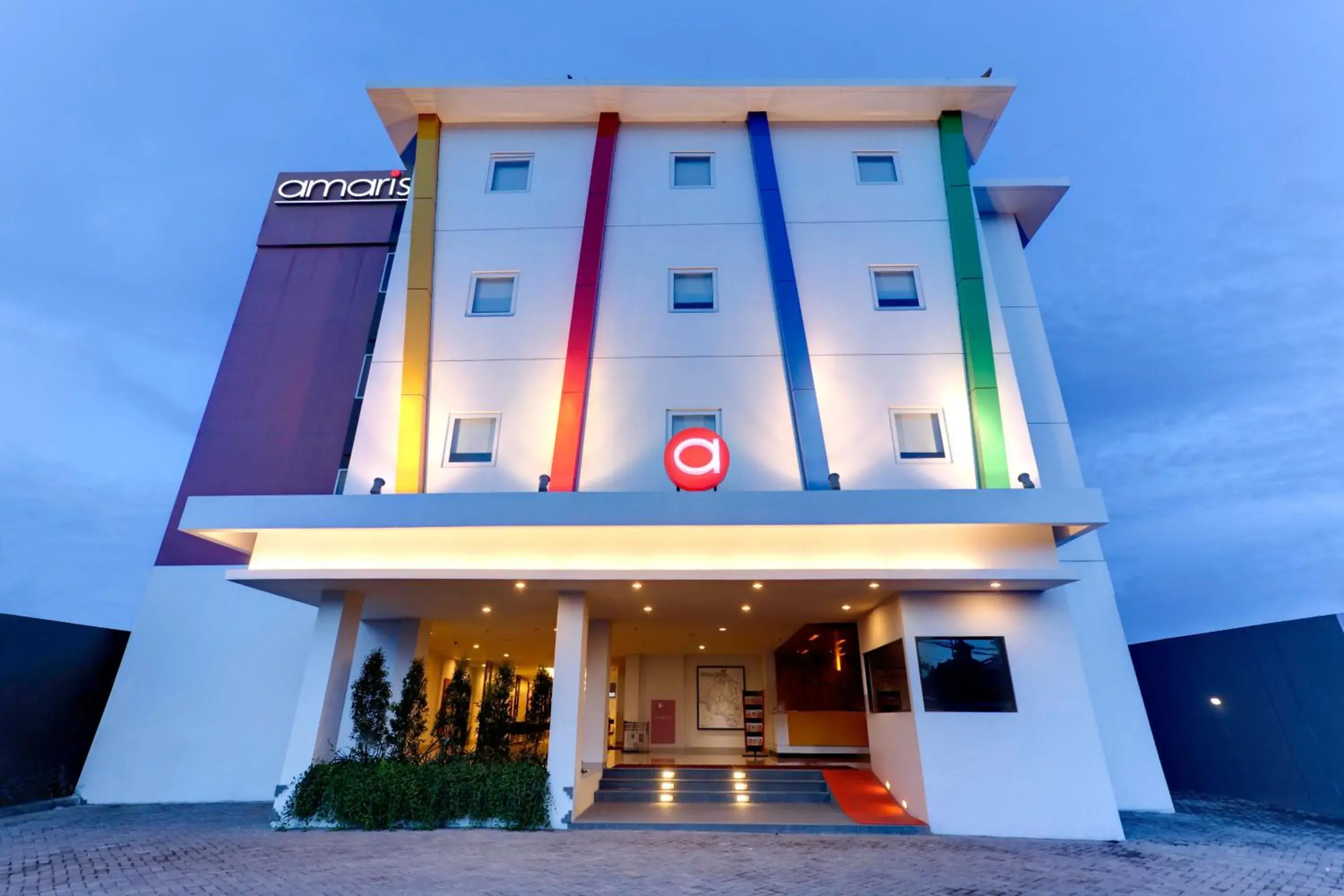 Facade/entrance in Amaris Hotel Pratama Nusa Dua Facade/entrance in Amaris Hotel Pratama Nusa Dua