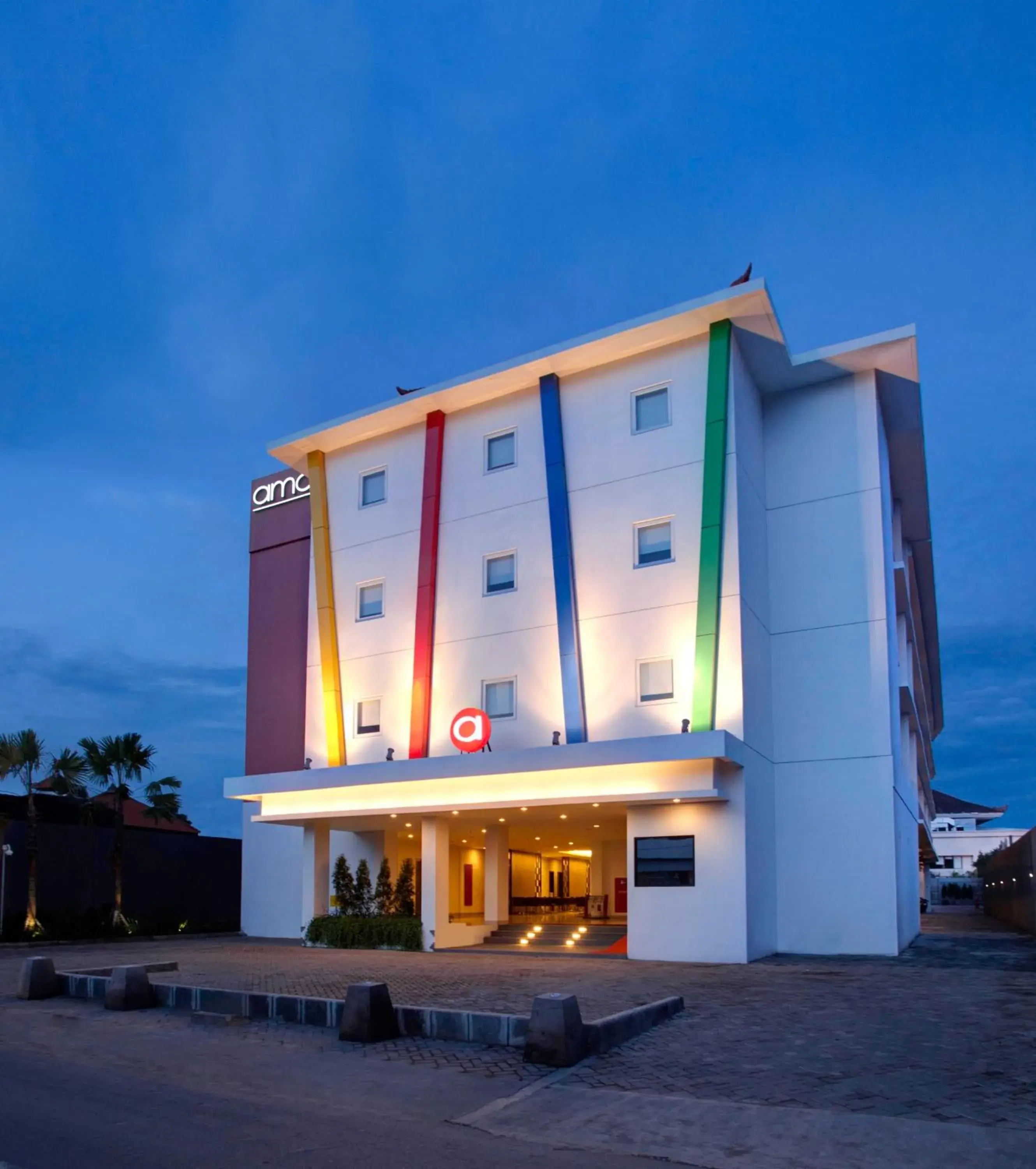 Facade/entrance in Amaris Hotel Pratama Nusa Dua Facade/entrance in Amaris Hotel Pratama Nusa Dua