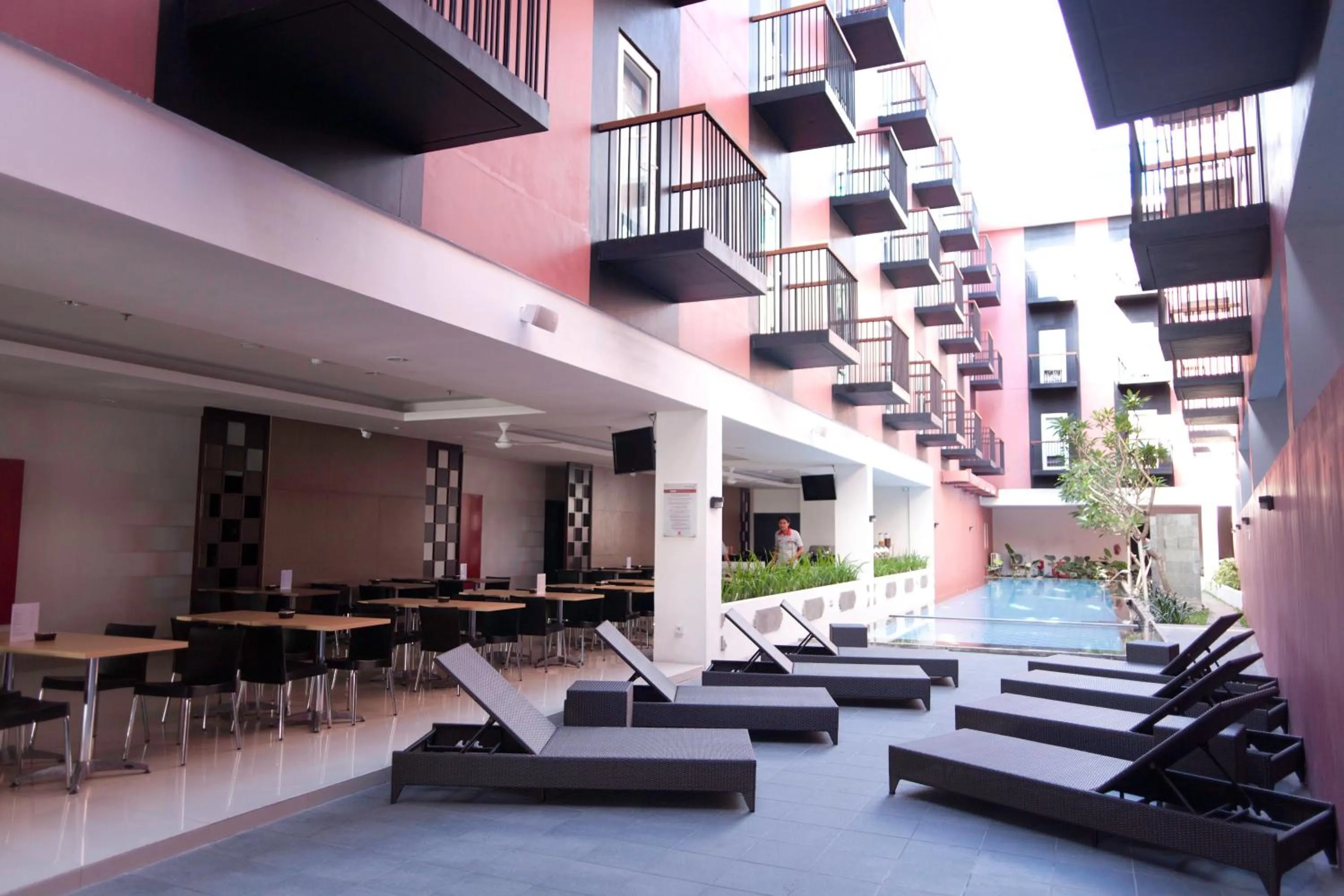 Swimming pool in Amaris Hotel Pratama Nusa Dua