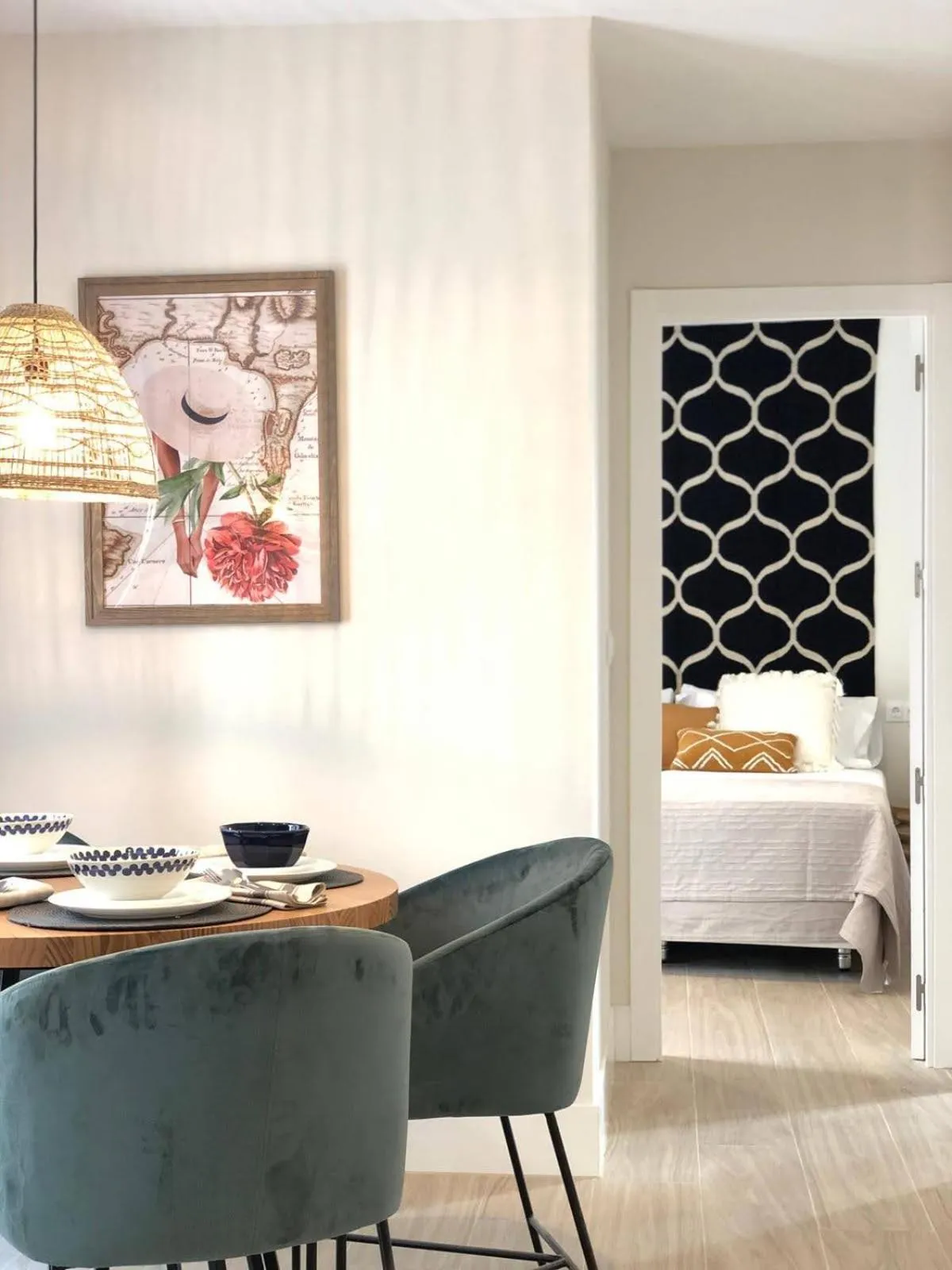 Dining area, Bed in Apartamentos Magna Sevilla