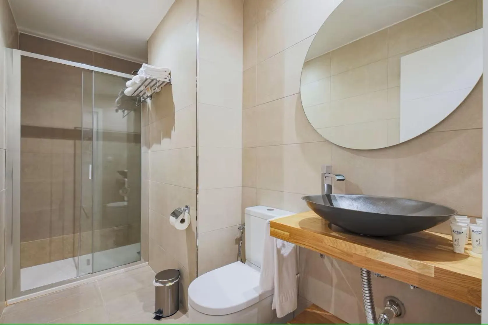 Bathroom in Apartamentos Magna Sevilla