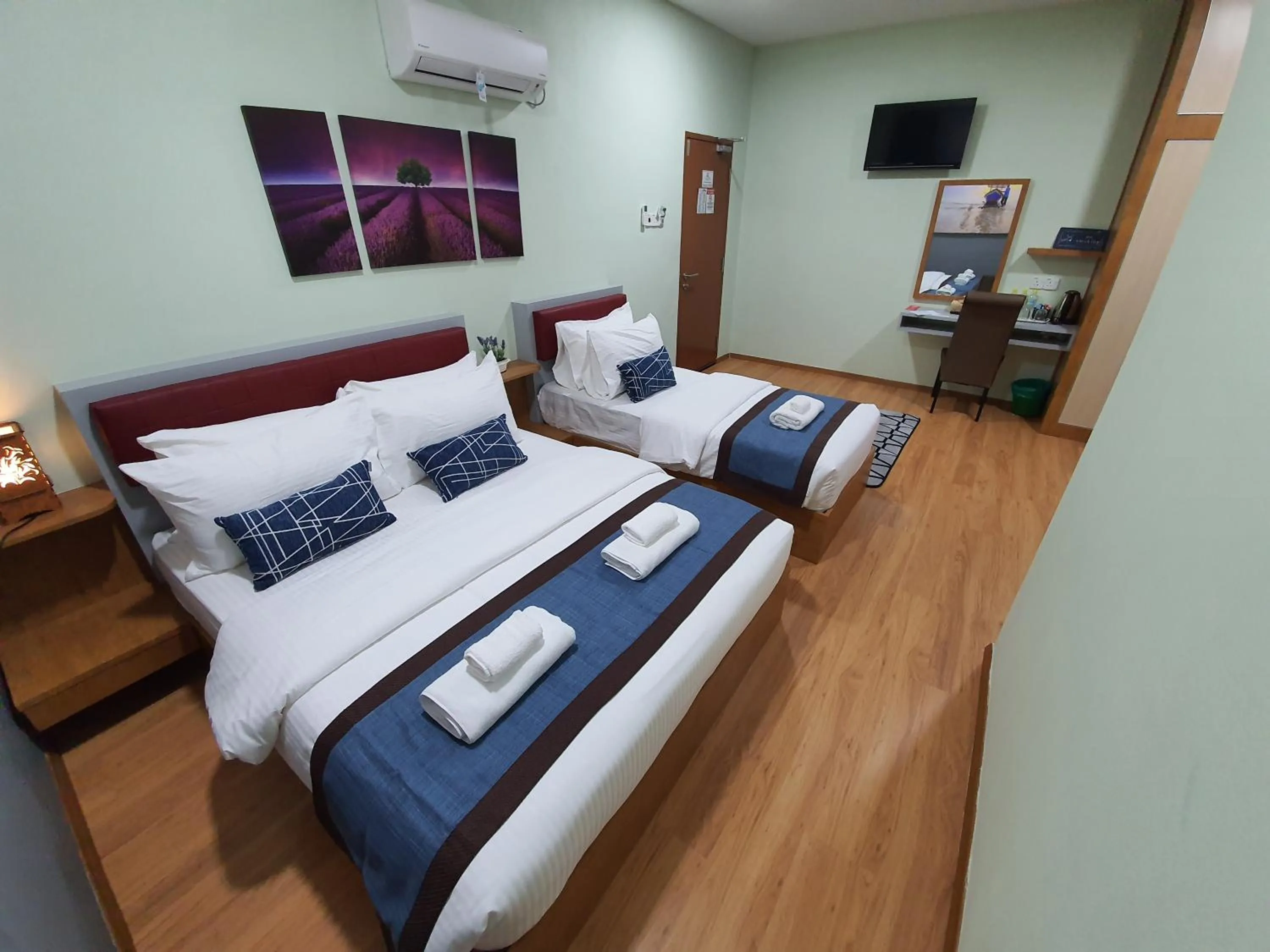 Photo of the whole room, Bed in Assalam Hotel