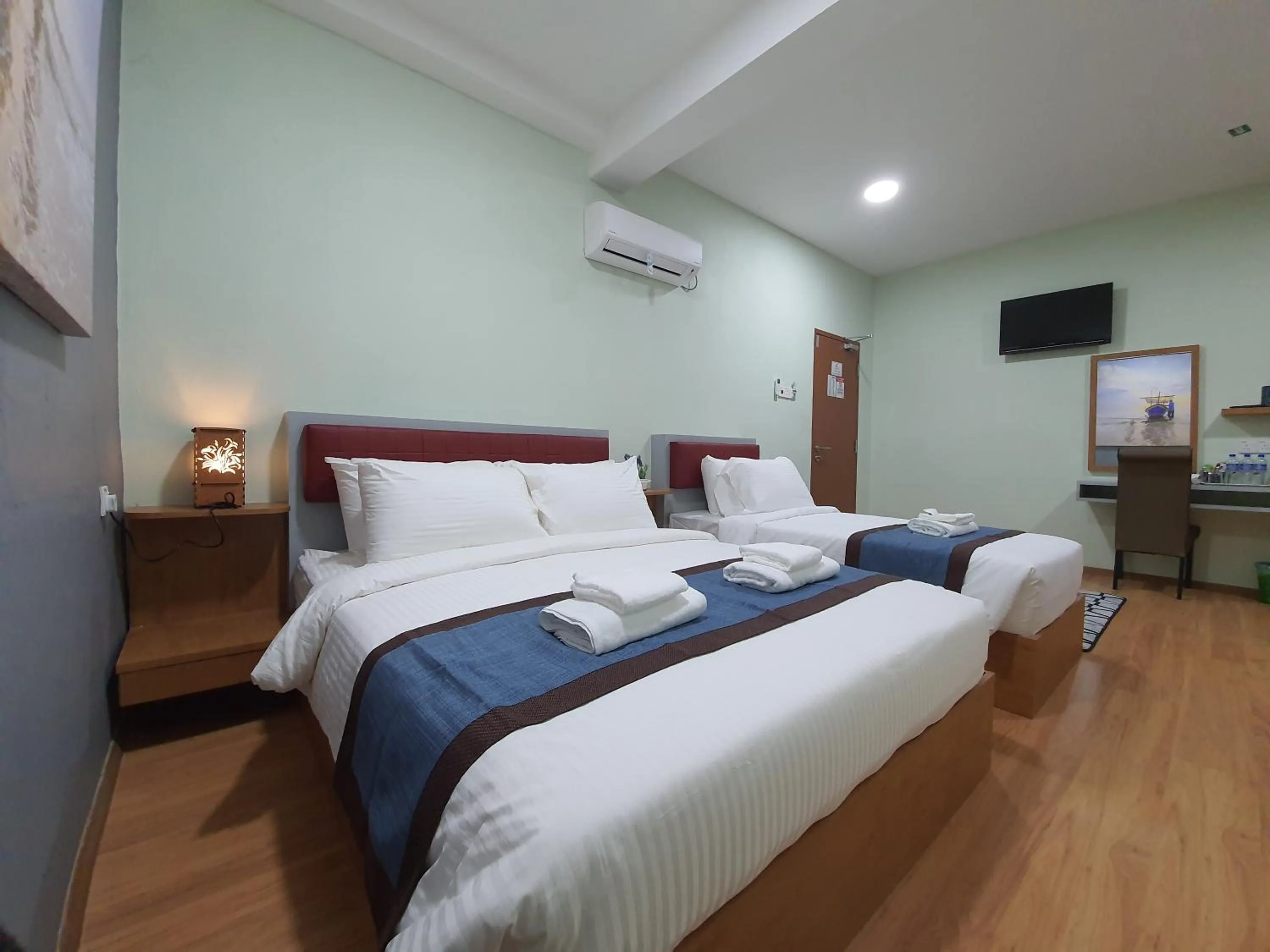 Photo of the whole room, Bed in Assalam Hotel