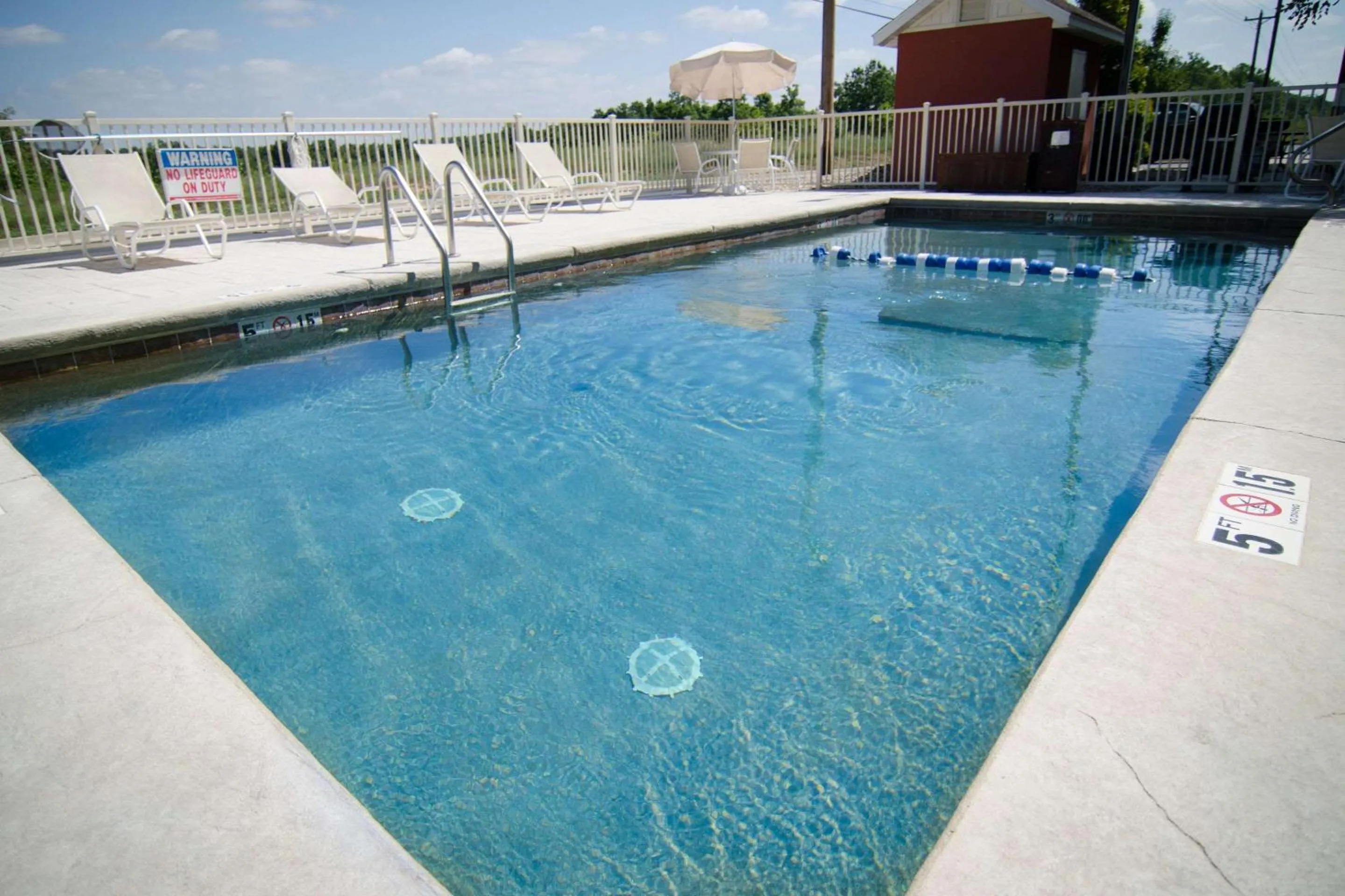 Swimming pool in MainStay Suites St Robert - Fort Leonard Wood