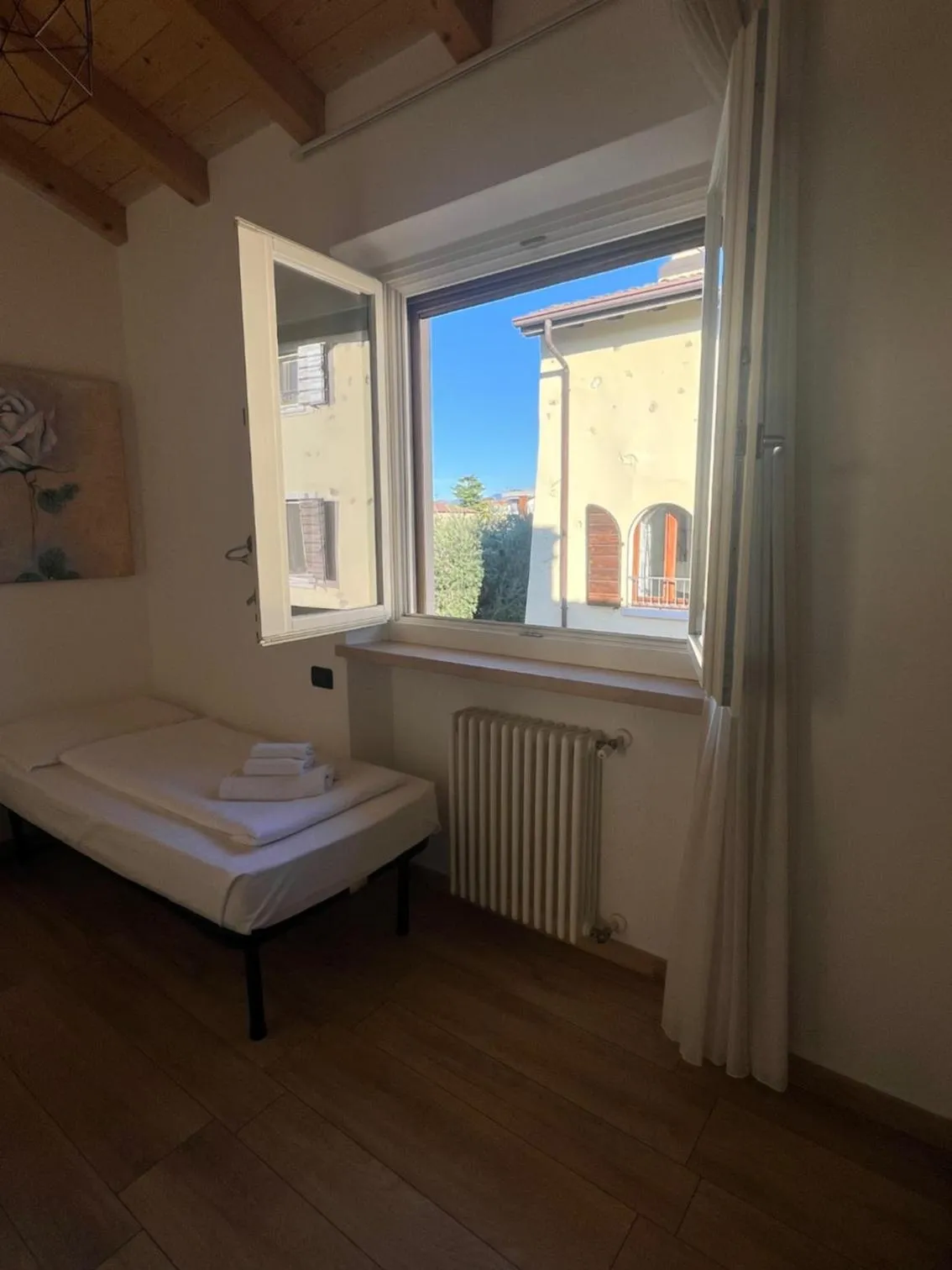 Bed in Apartments Colombara Bardolino