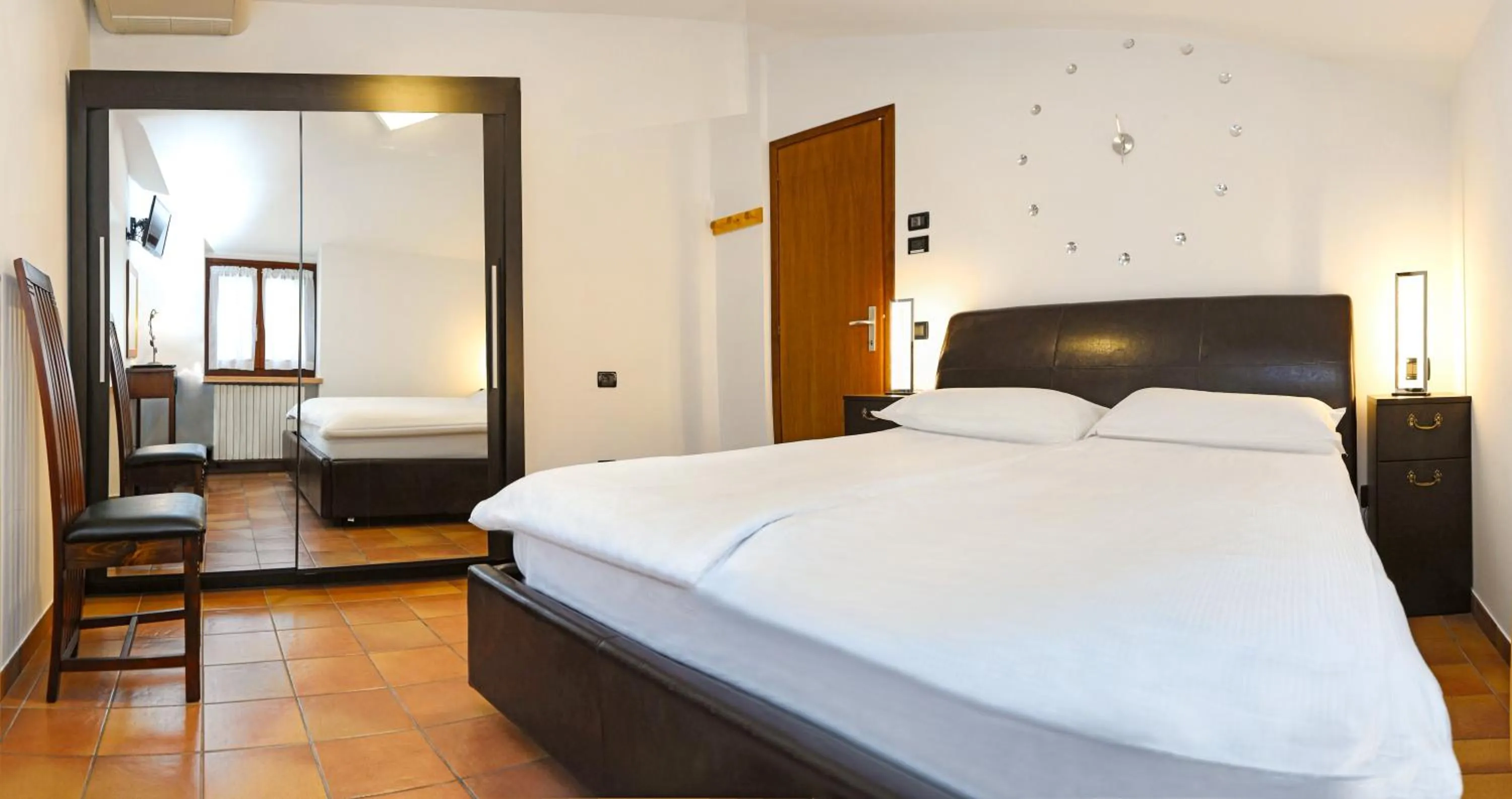 Bed in Apartments Colombara Bardolino