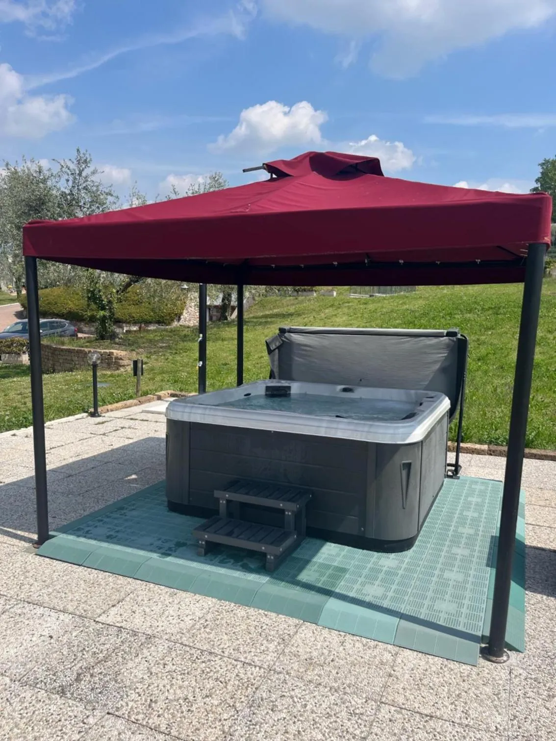 Hot Tub in Apartments Colombara Bardolino