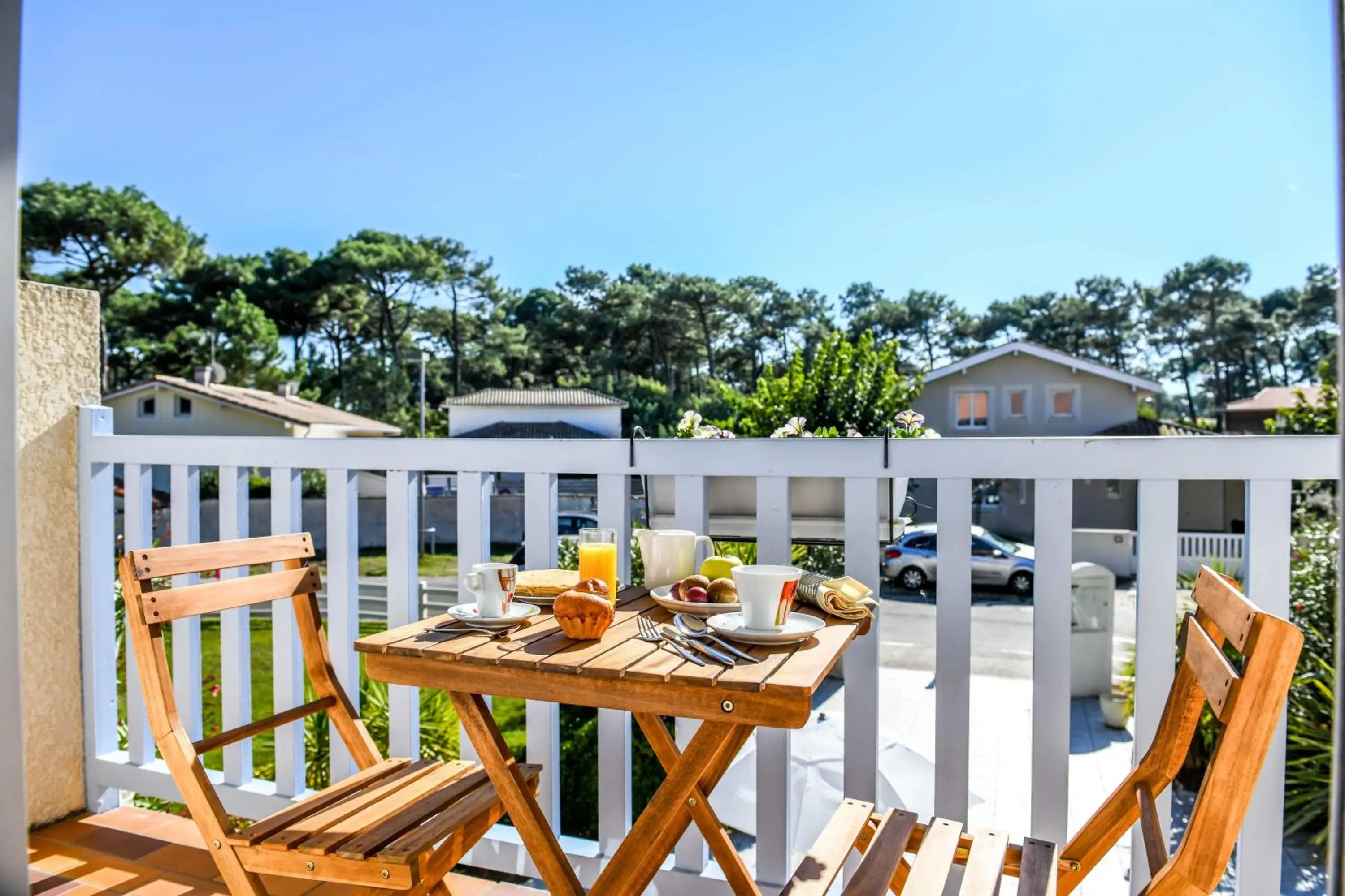 Superior Quadruple Room with Terrace in Les Vagues Hôtel Restaurant Superior Quadruple Room with Terrace in Les Vagues Hôtel Restaurant