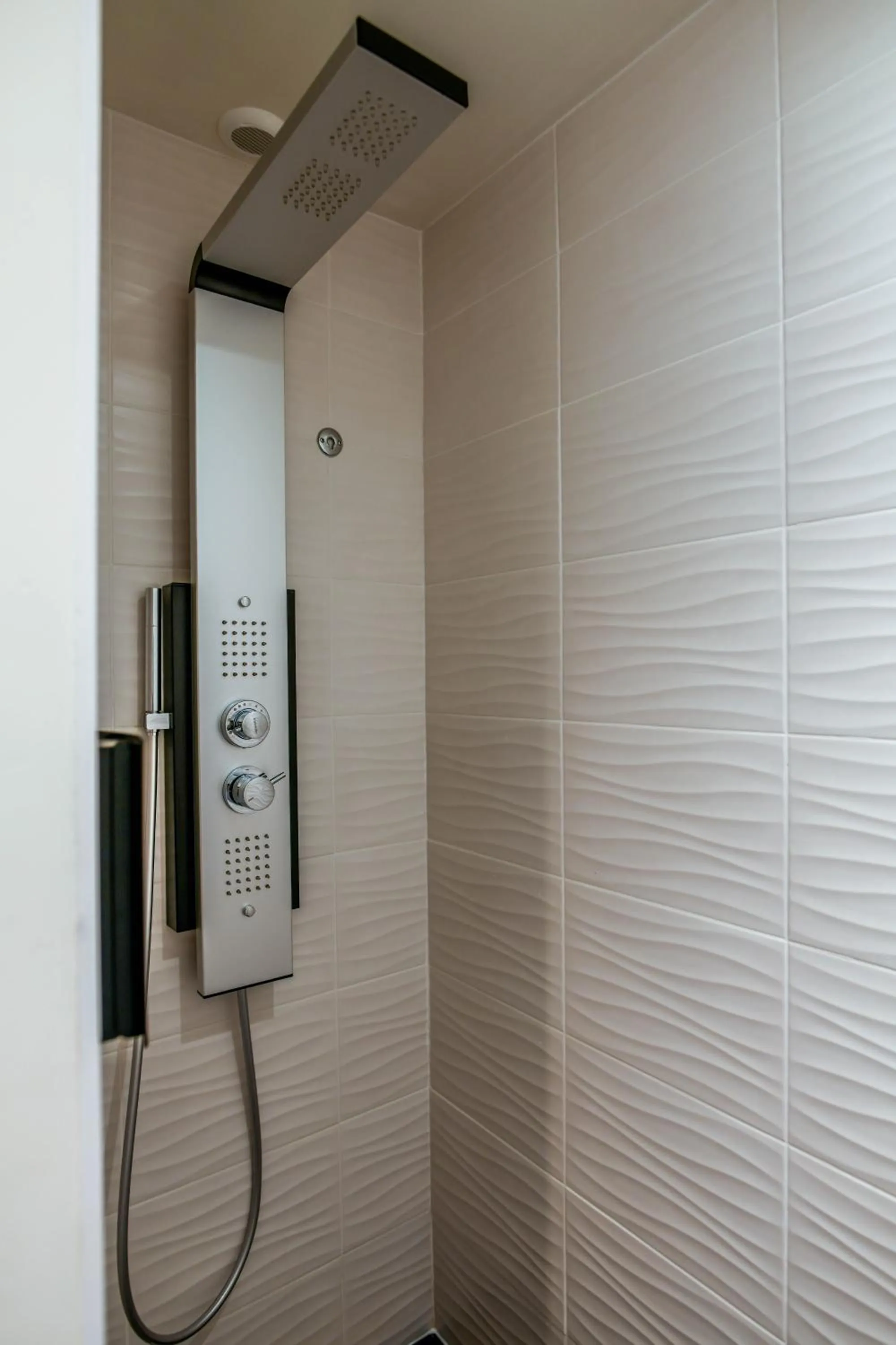 Shower in Les Vagues Hôtel Restaurant