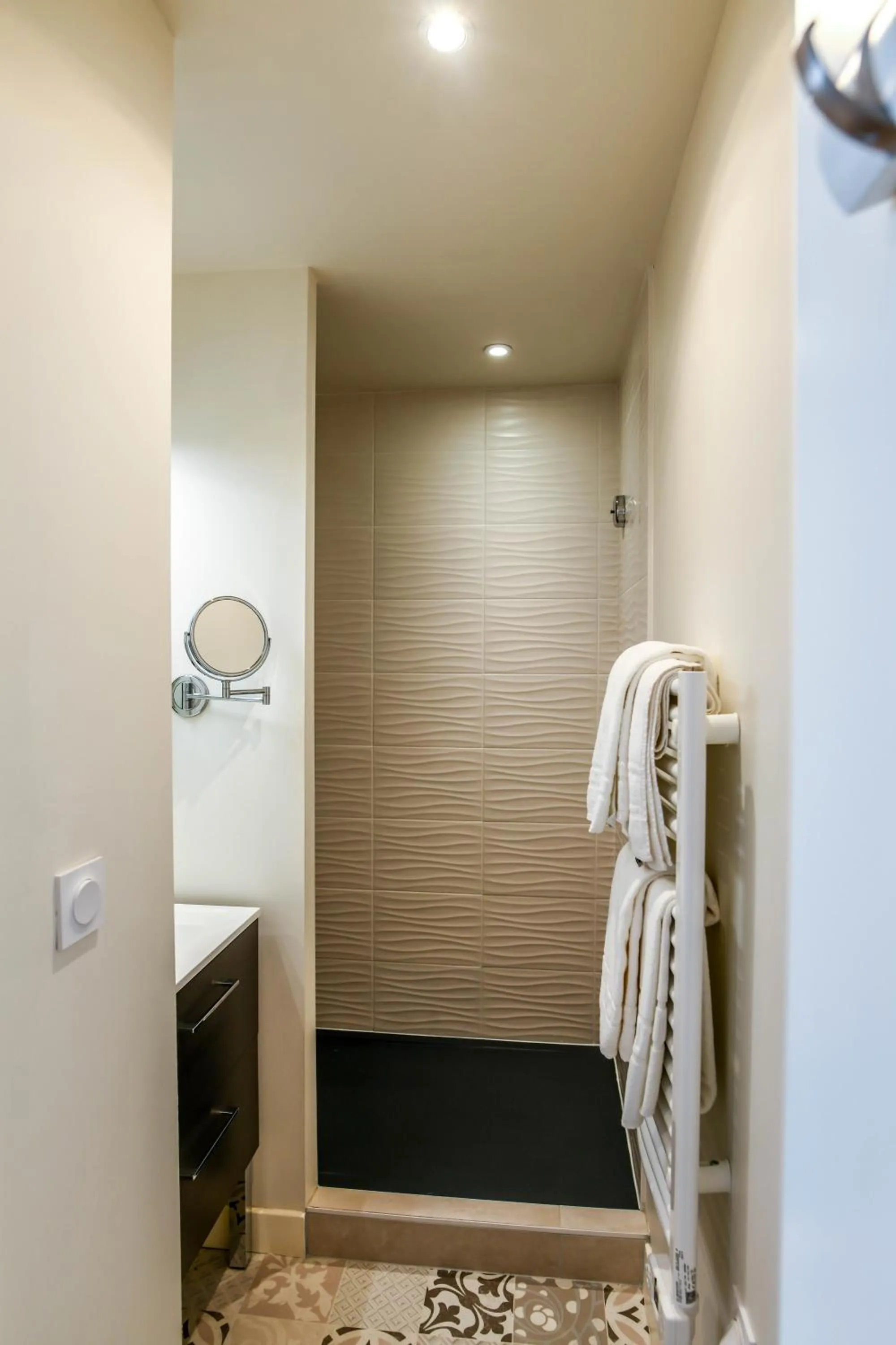 Shower in Les Vagues Hôtel Restaurant