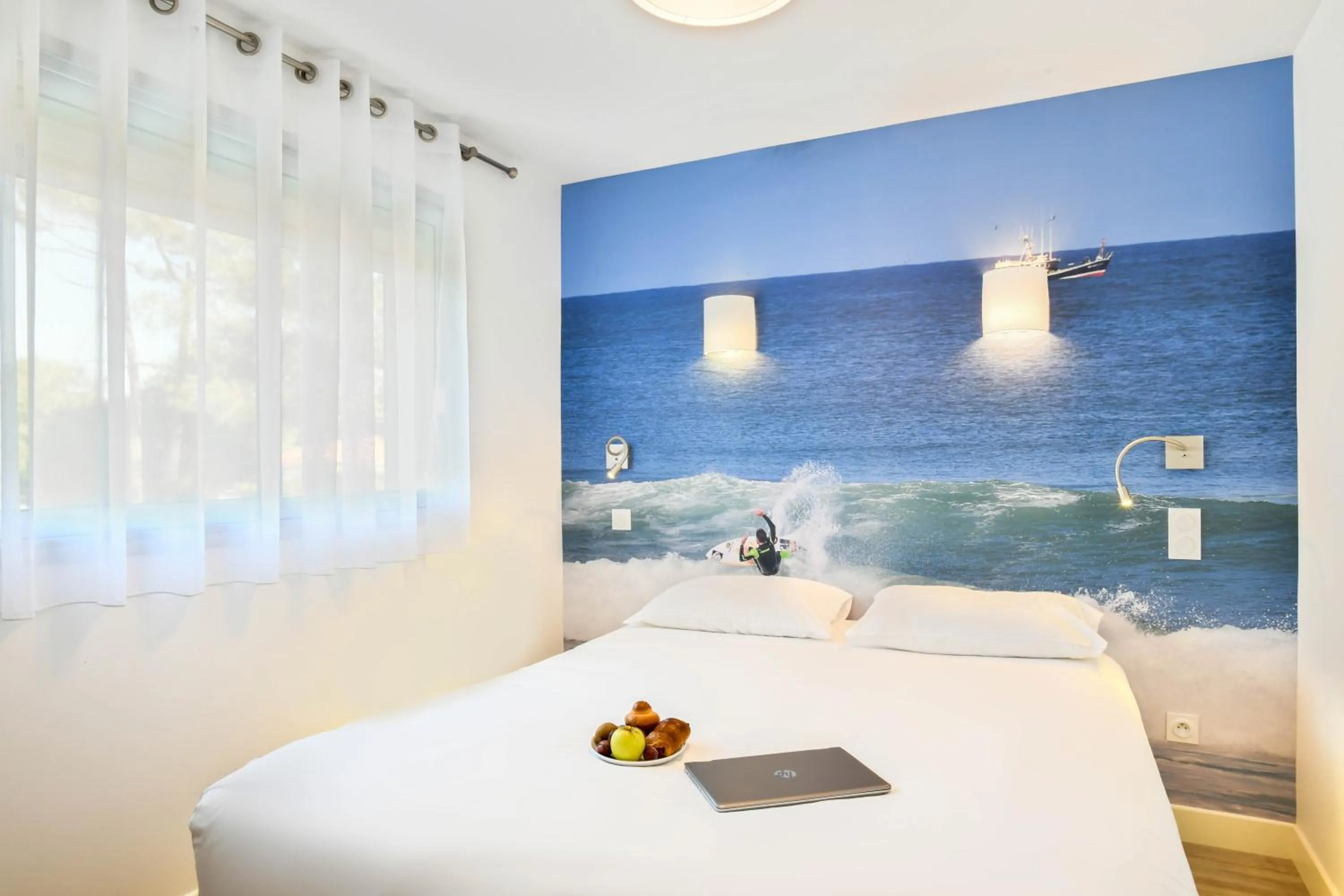 Bed in Les Vagues Hôtel Restaurant