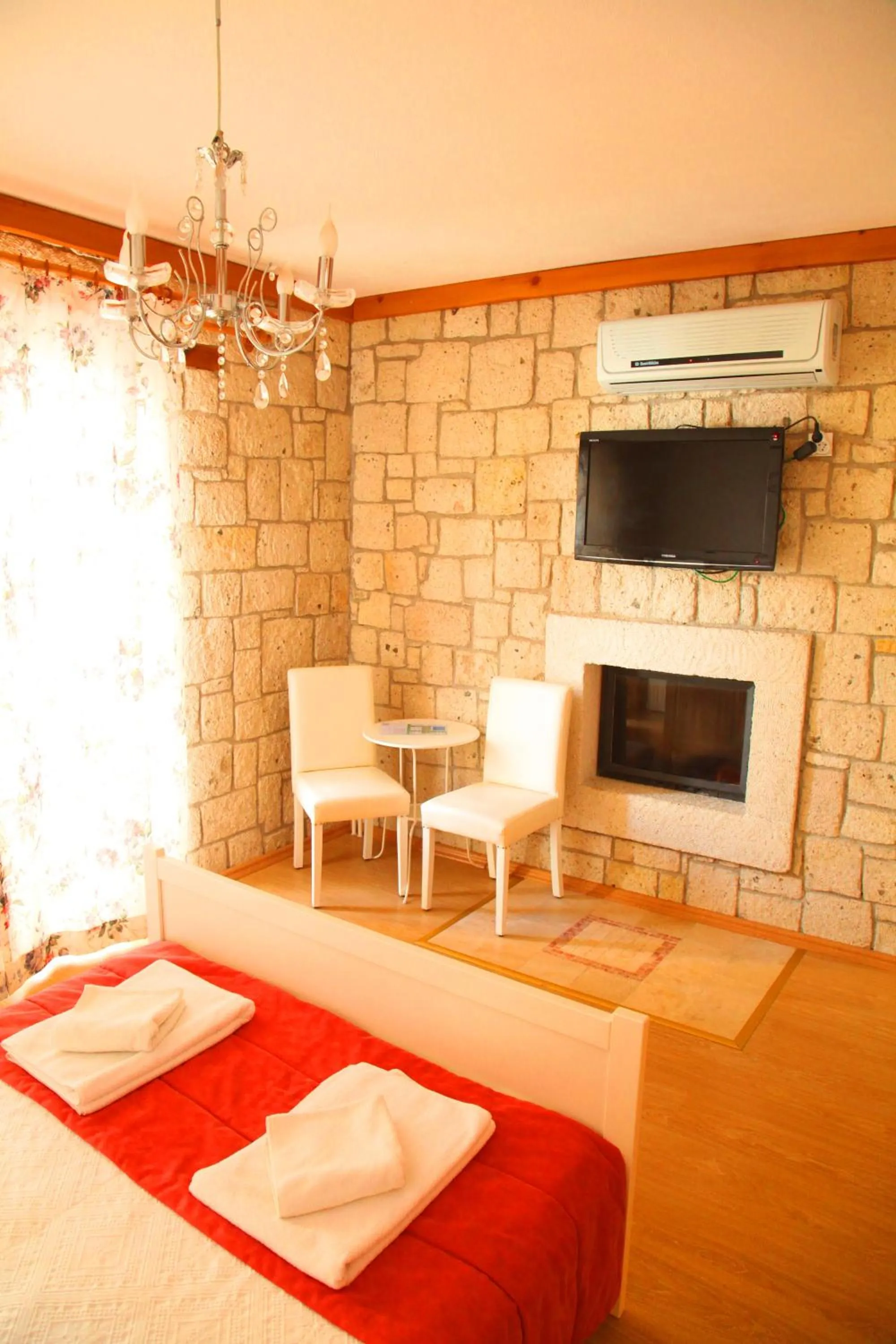 Bed in Kemerlihan Deluxe Hotel