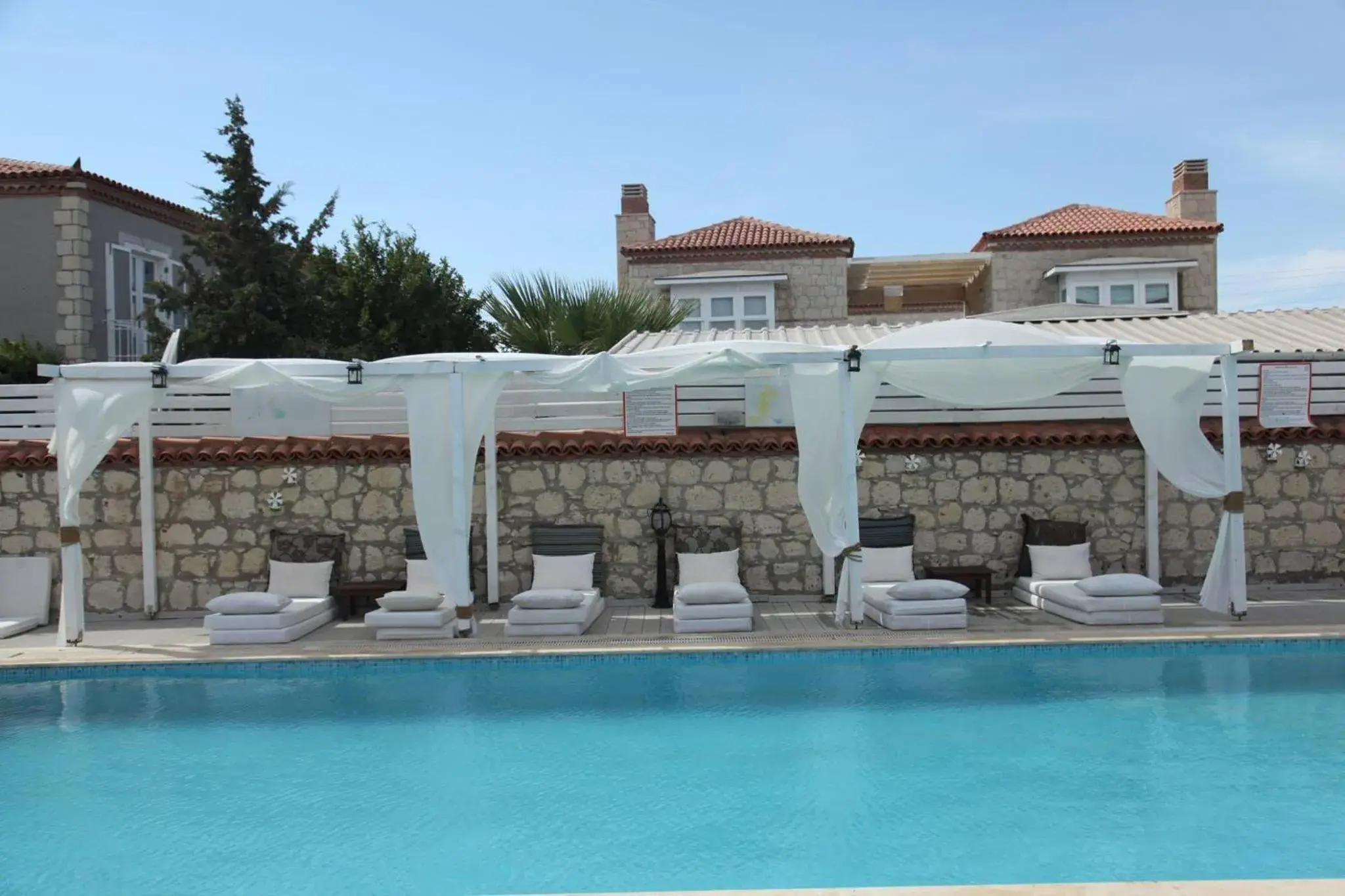 Pool view in Kemerlihan Deluxe Hotel Pool view in Kemerlihan Deluxe Hotel