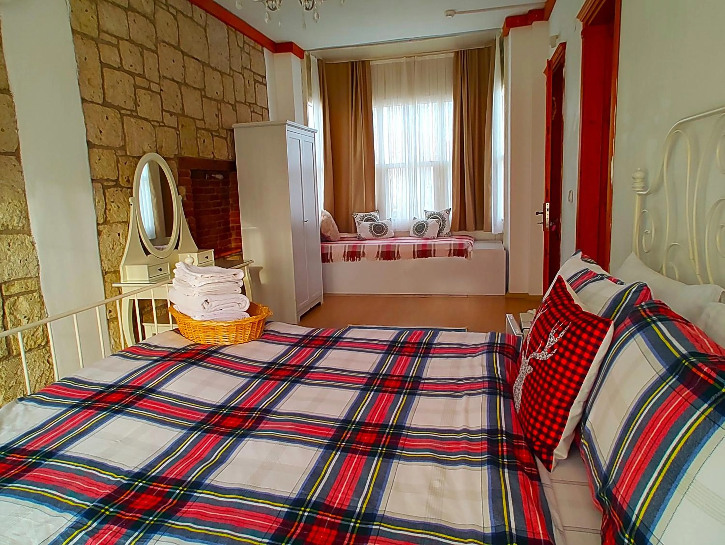 Bedroom, Bed in Kemerlihan Deluxe Hotel