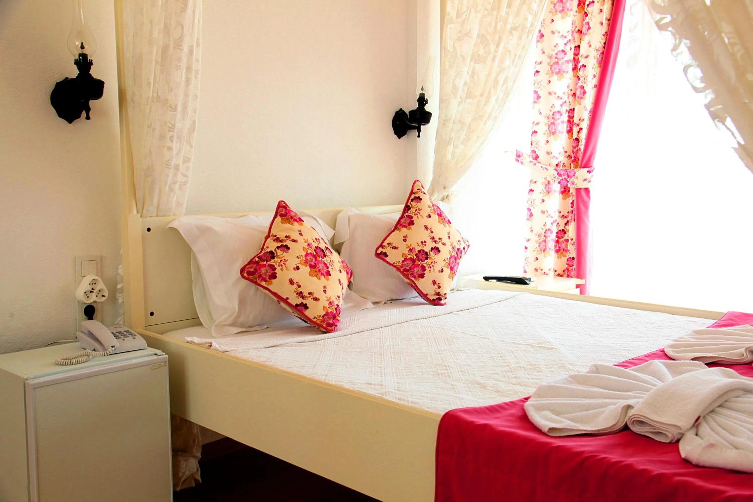 Bed in Kemerlihan Deluxe Hotel