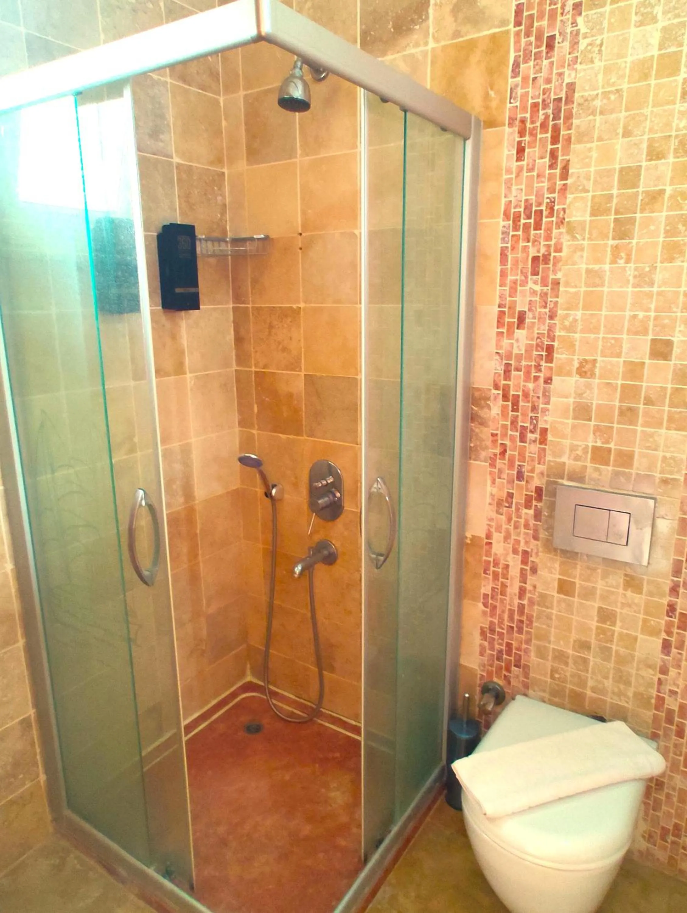 Bathroom in Kemerlihan Deluxe Hotel