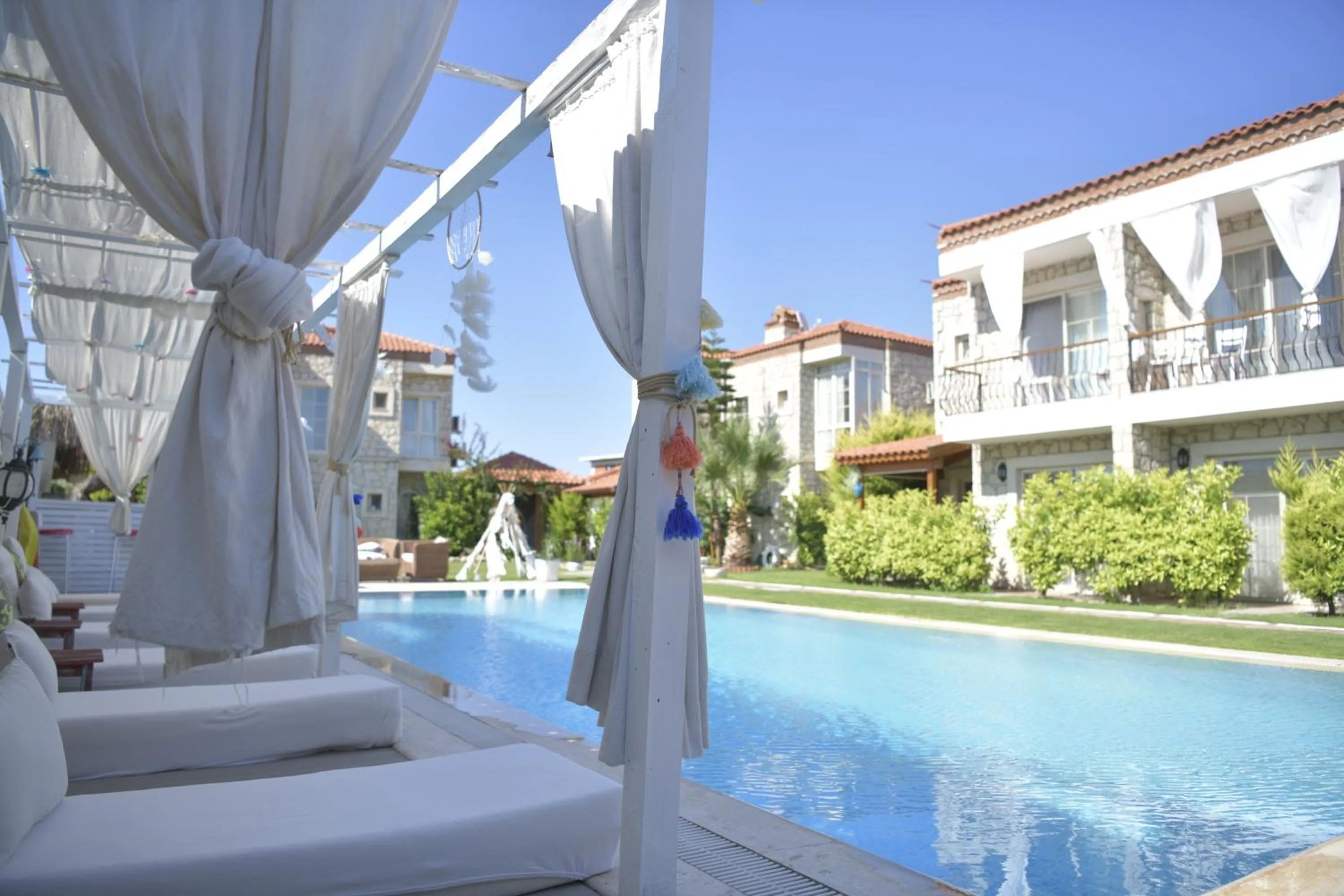 Swimming pool in Kemerlihan Deluxe Hotel