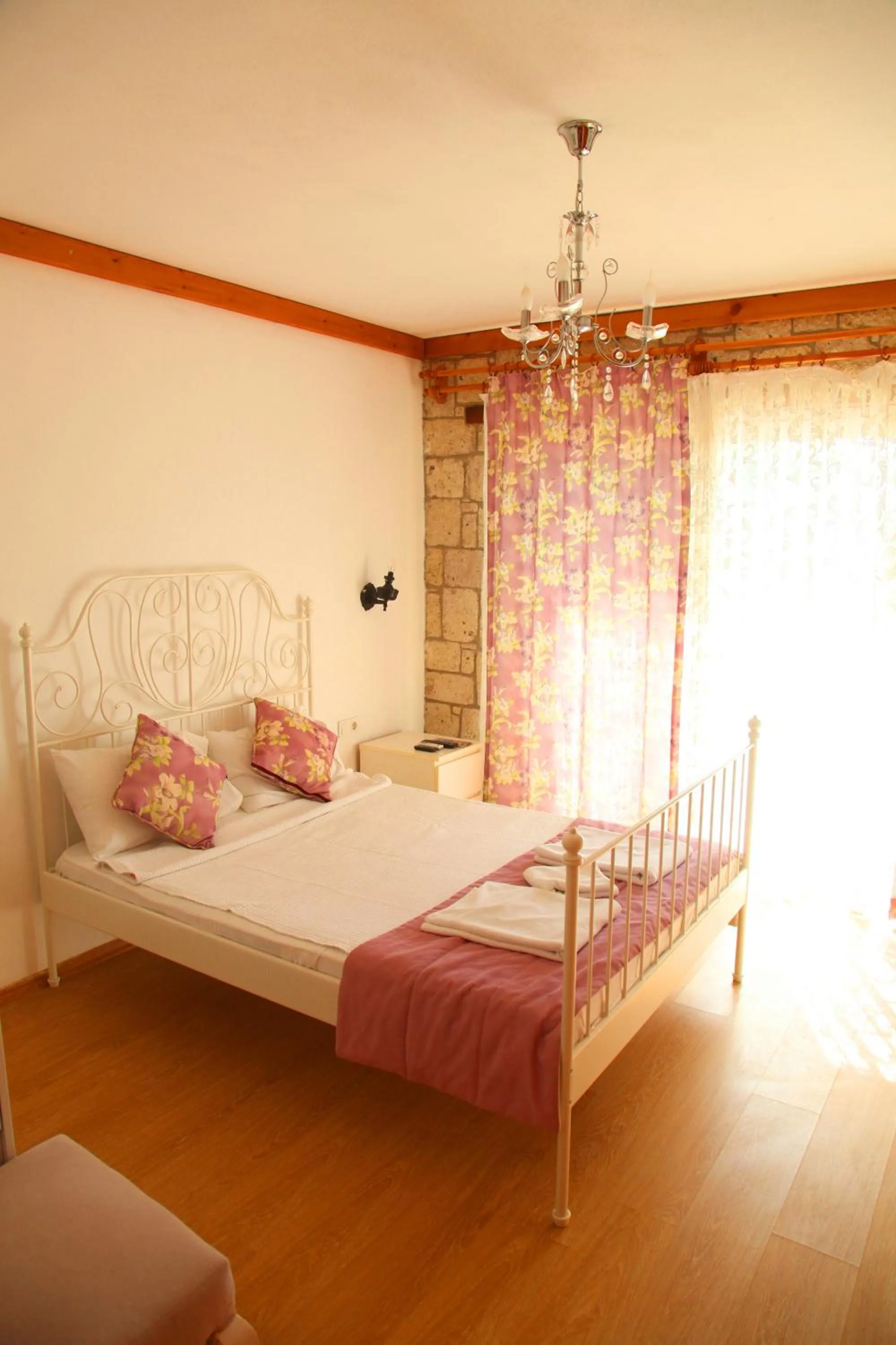 Bed in Kemerlihan Deluxe Hotel