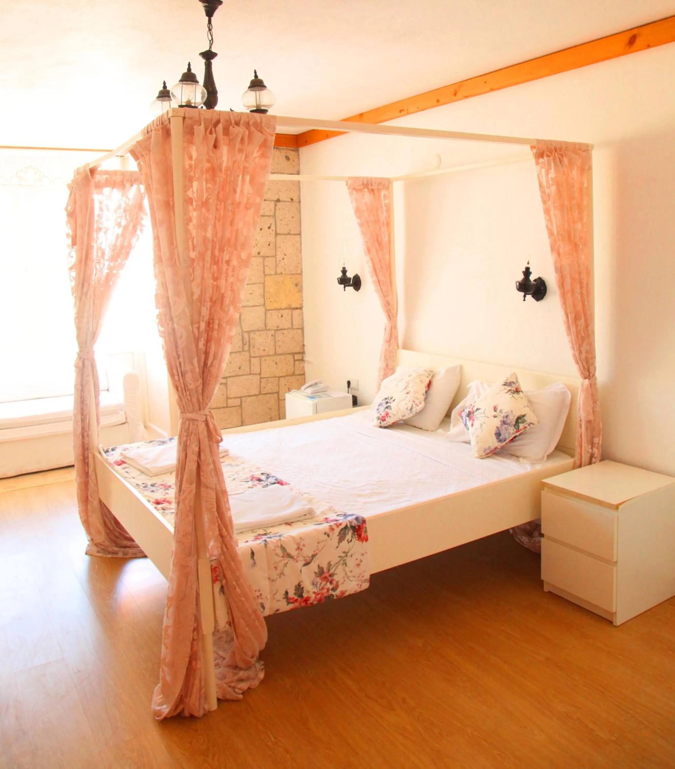 Bed in Kemerlihan Deluxe Hotel