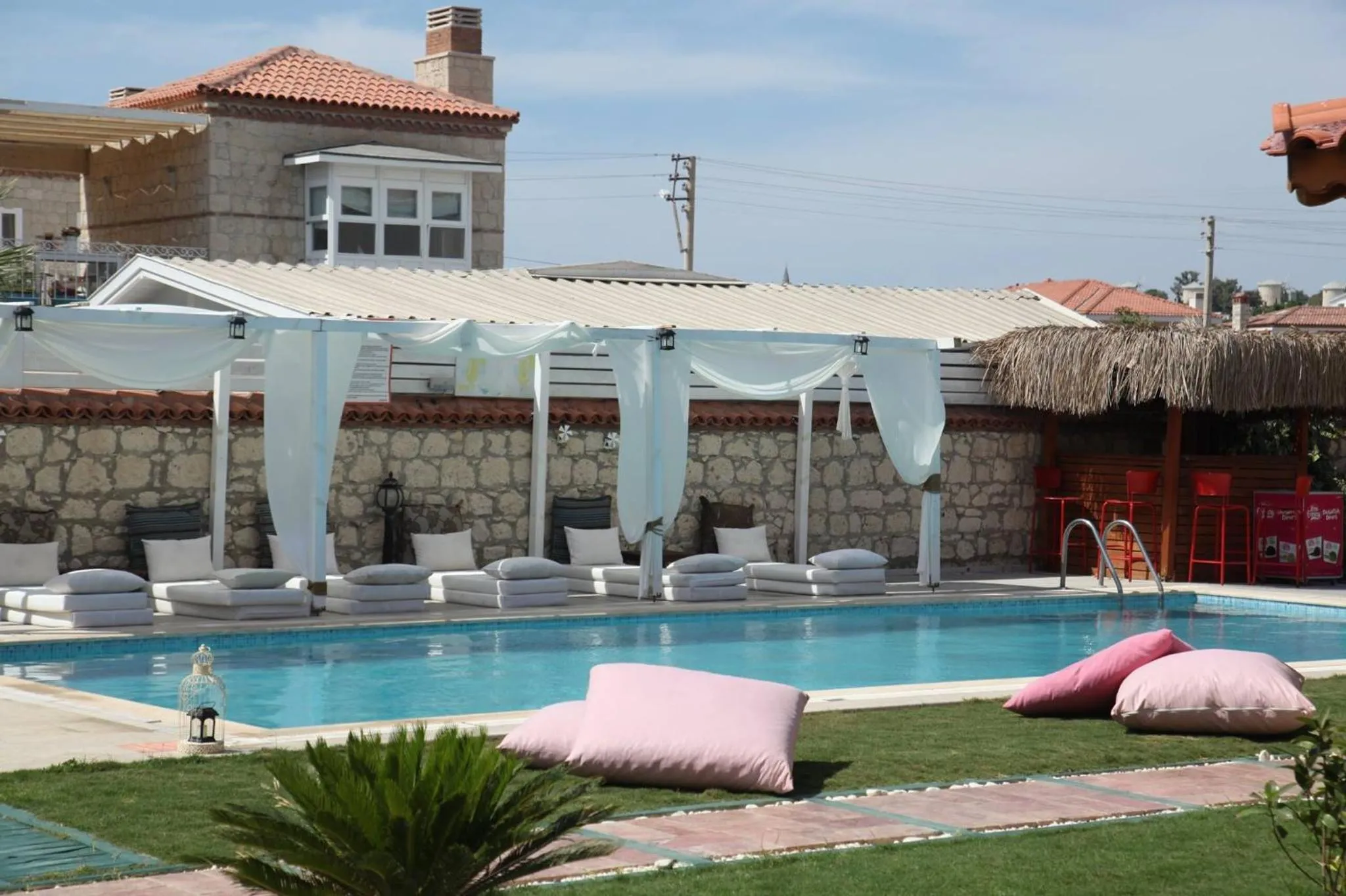 Swimming pool in Kemerlihan Deluxe Hotel