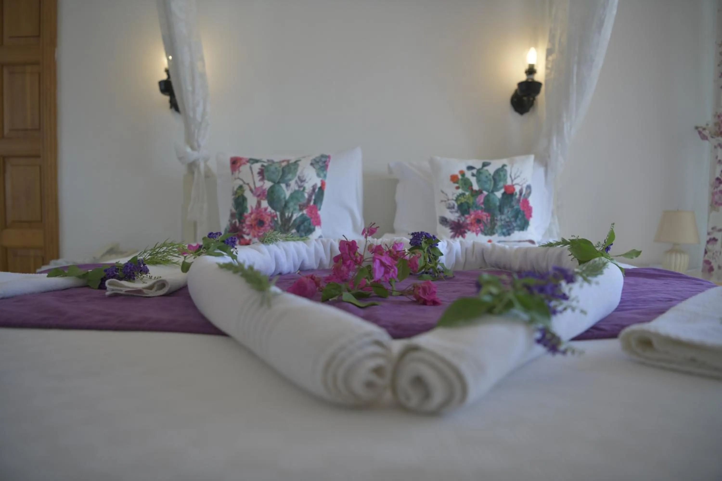 Bed in Kemerlihan Deluxe Hotel