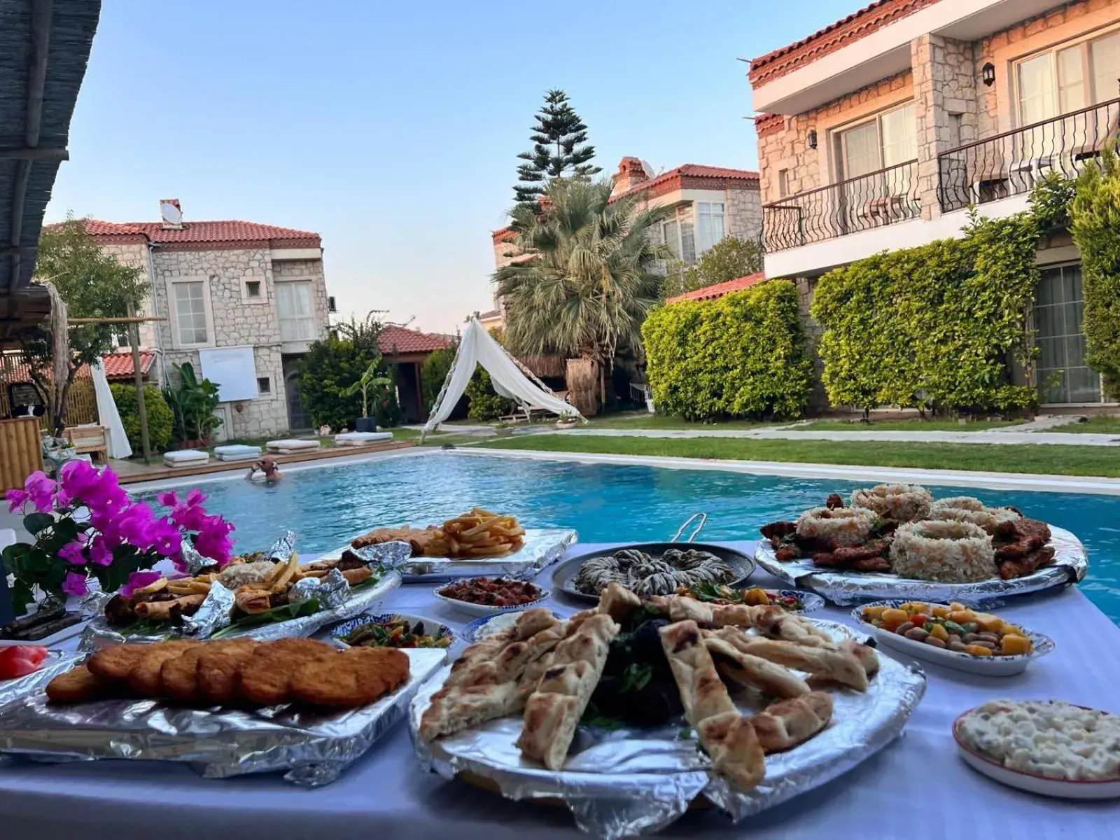 Restaurant/places to eat in Kemerlihan Deluxe Hotel Restaurant/places to eat in Kemerlihan Deluxe Hotel