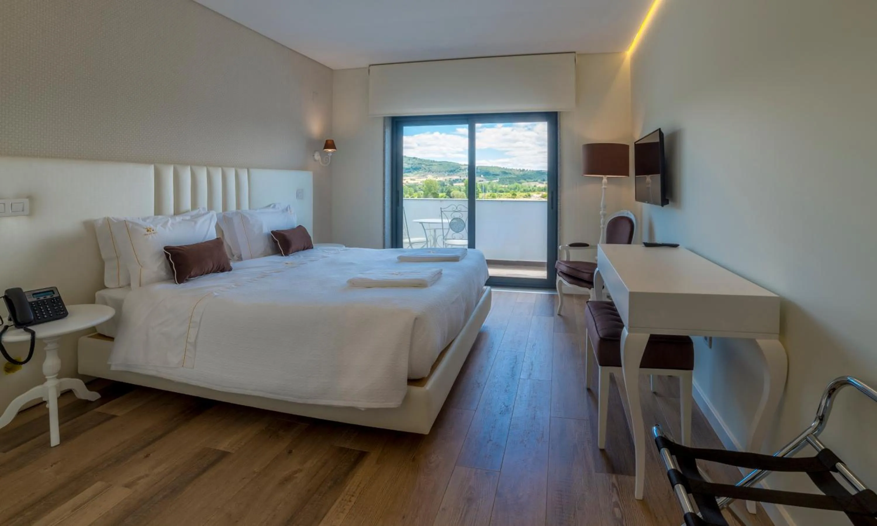 Photo of the whole room, Bed in Terrace Serra Hotel