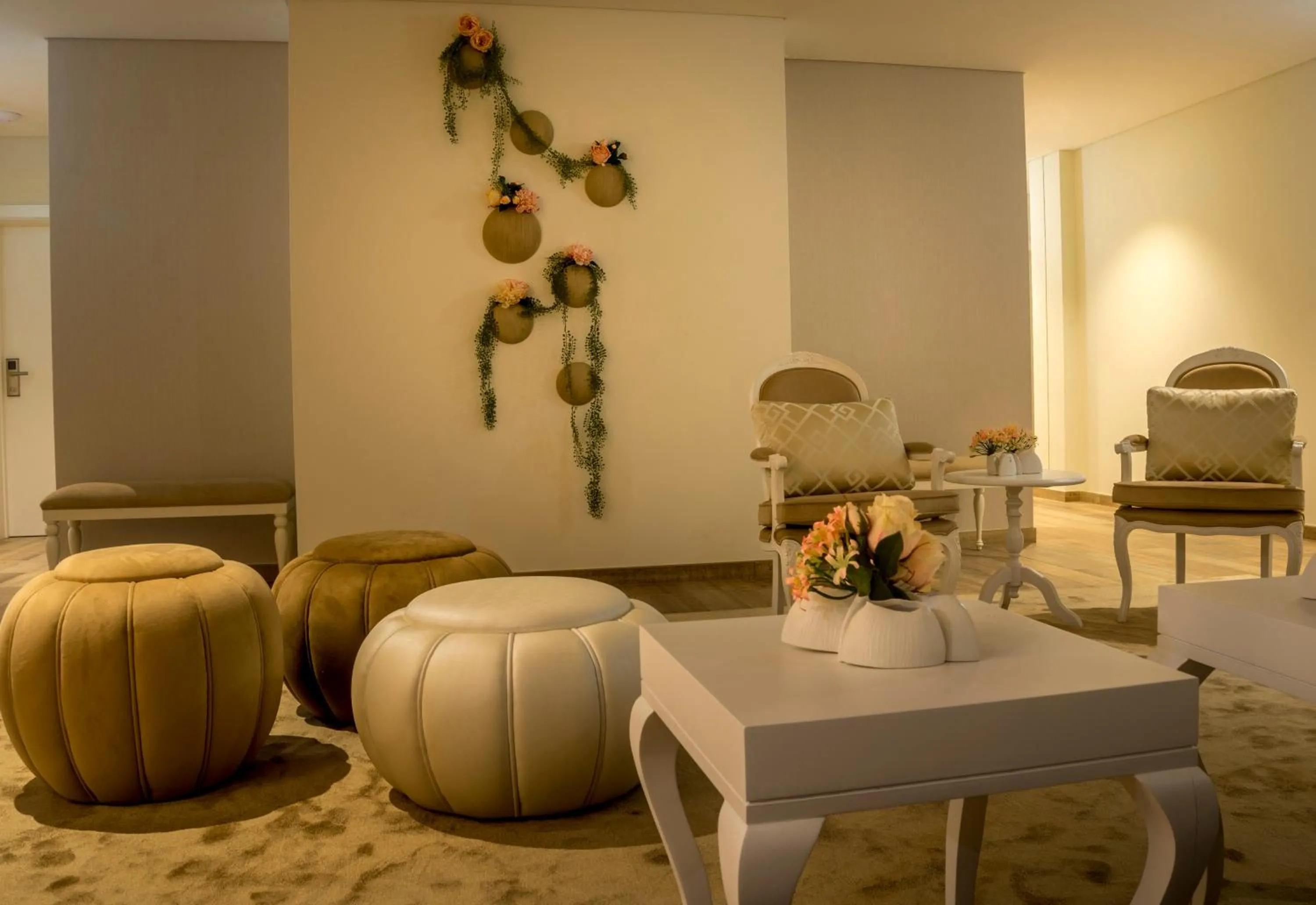 Seating area in Terrace Serra Hotel