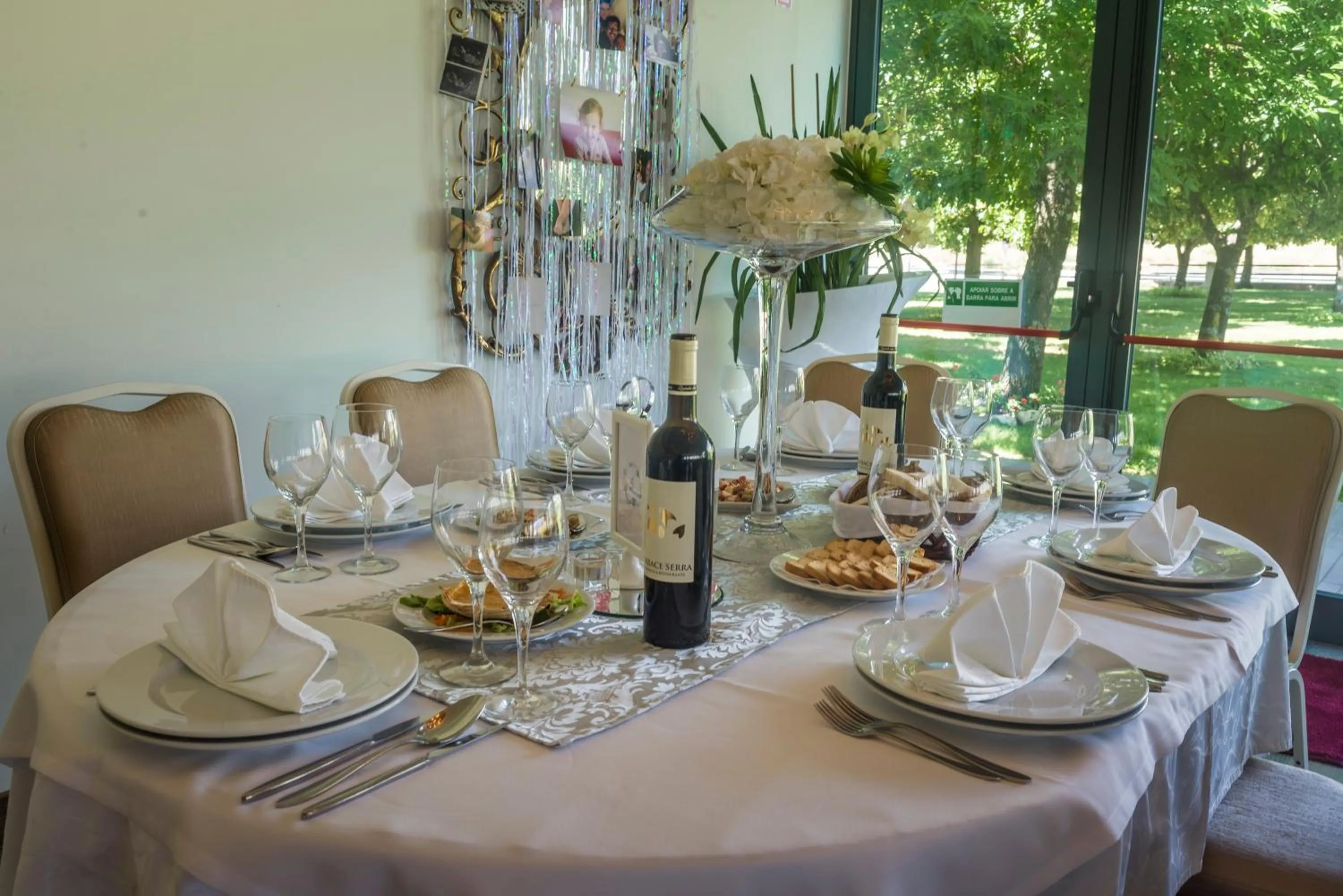 Restaurant/places to eat in Terrace Serra Hotel