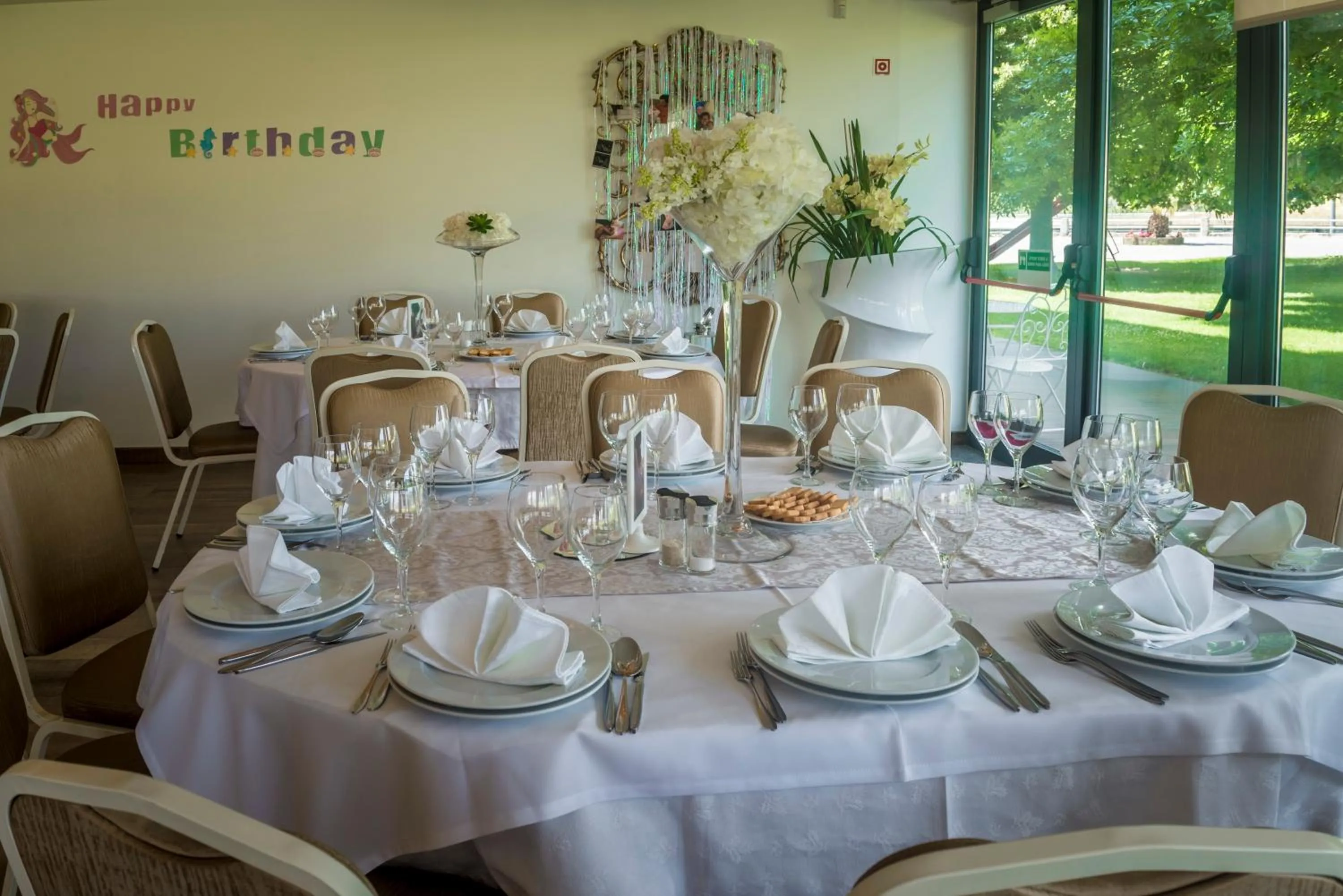 Restaurant/places to eat in Terrace Serra Hotel