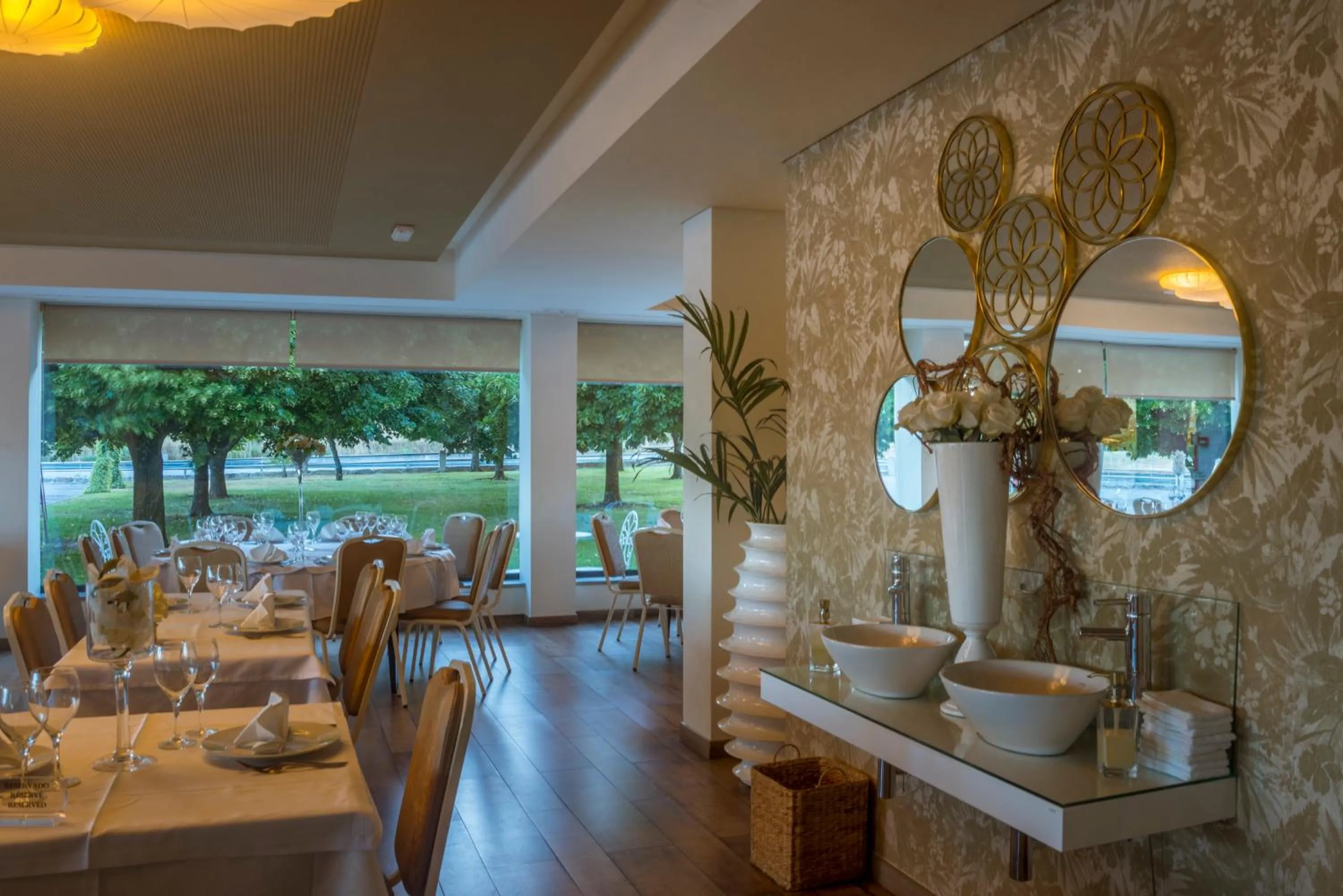 Restaurant/places to eat in Terrace Serra Hotel