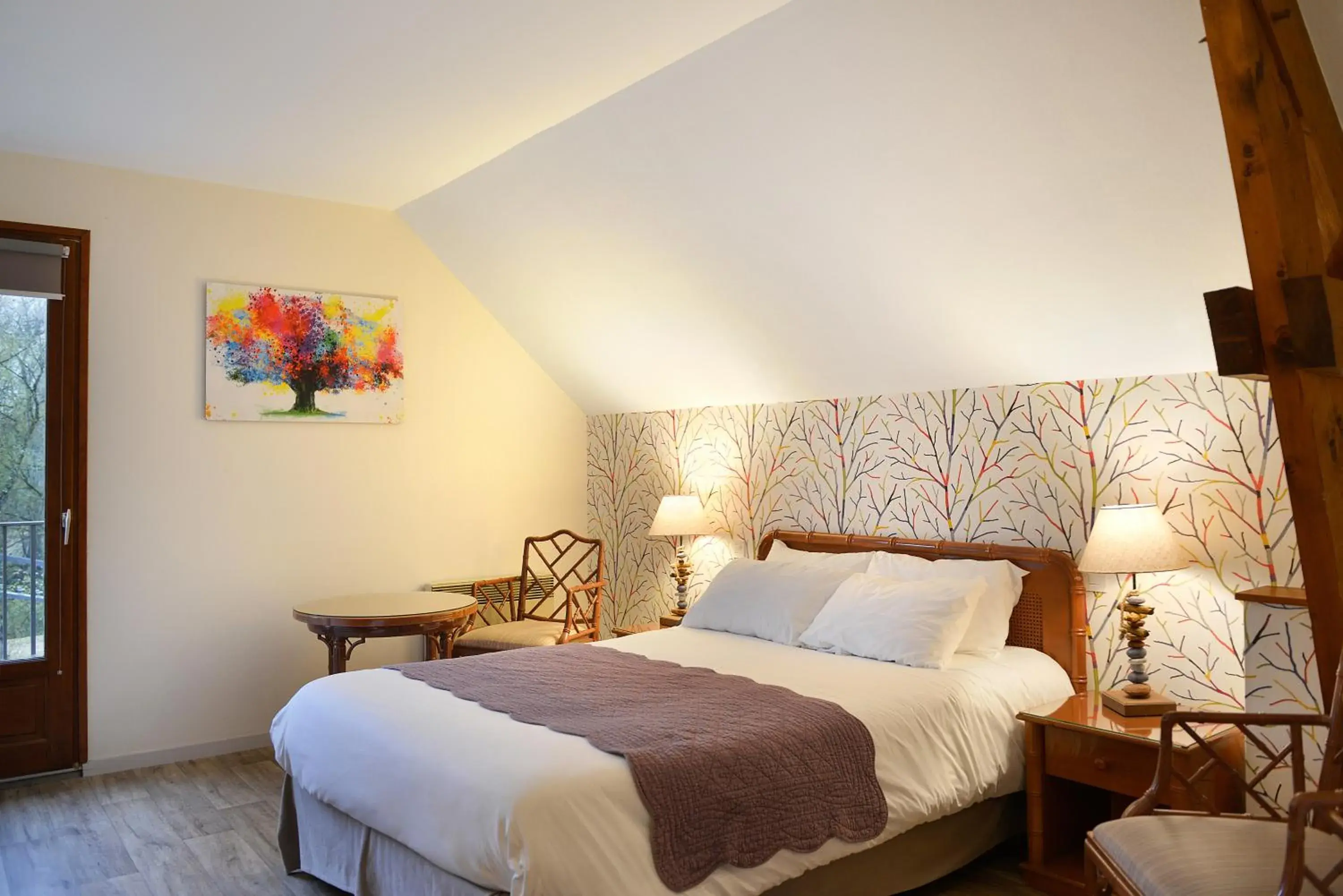 Photo of the whole room, Bed in Logis Le Relais De Pouilly Photo of the whole room, Bed in Logis Le Relais De Pouilly