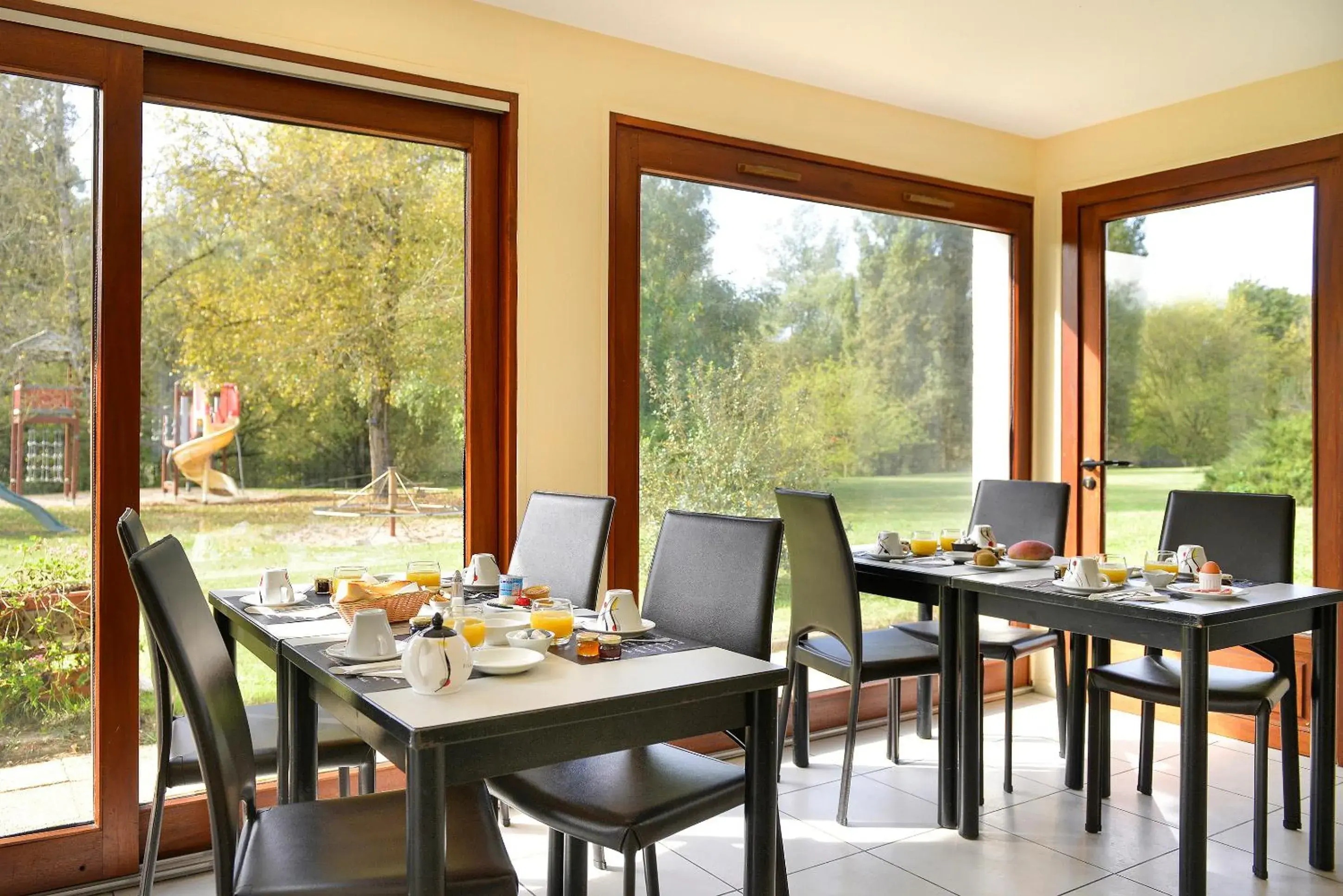 Property building in Logis Le Relais De Pouilly Property building in Logis Le Relais De Pouilly