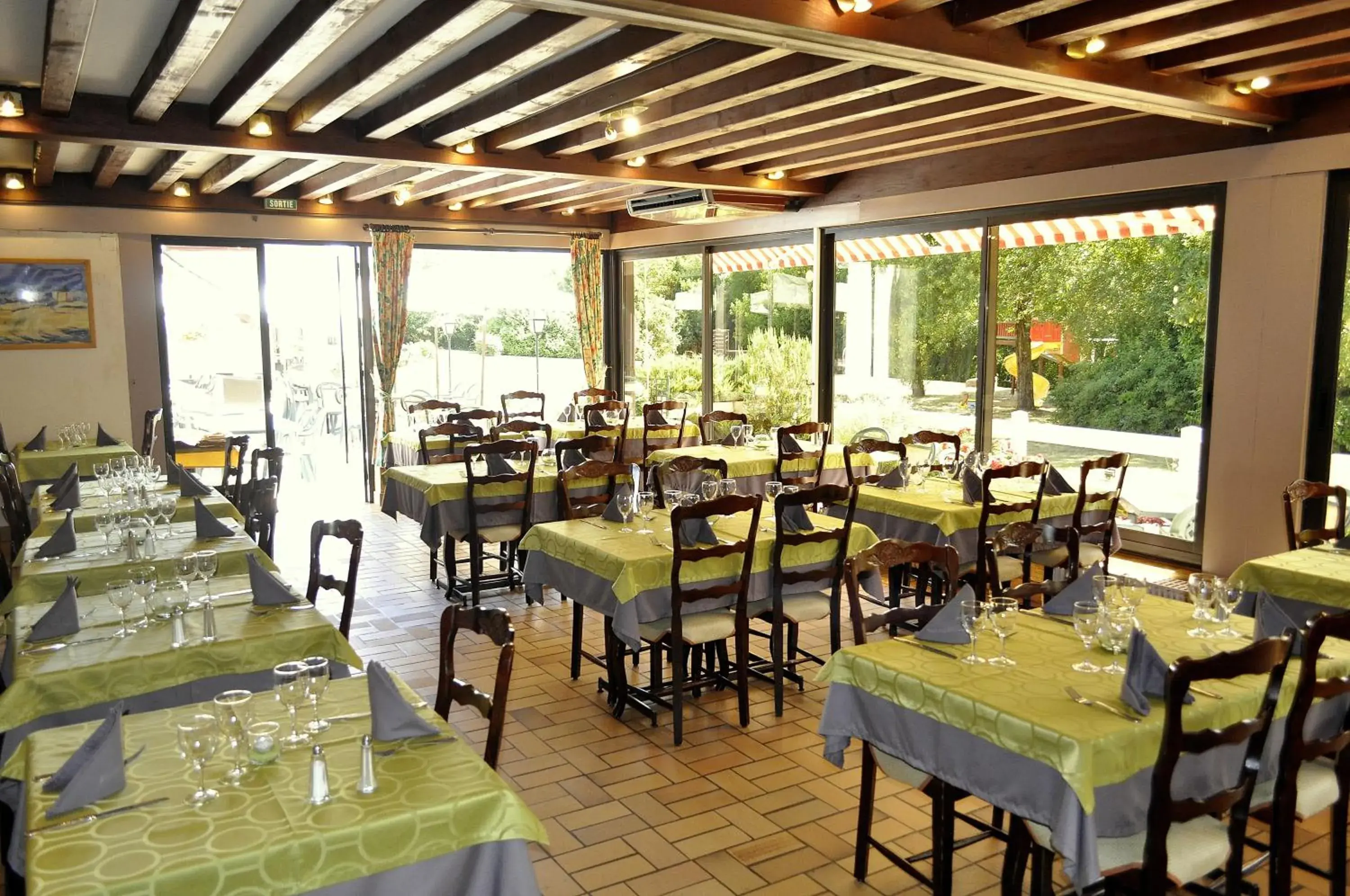 Restaurant/places to eat in Logis Le Relais De Pouilly Restaurant/places to eat in Logis Le Relais De Pouilly