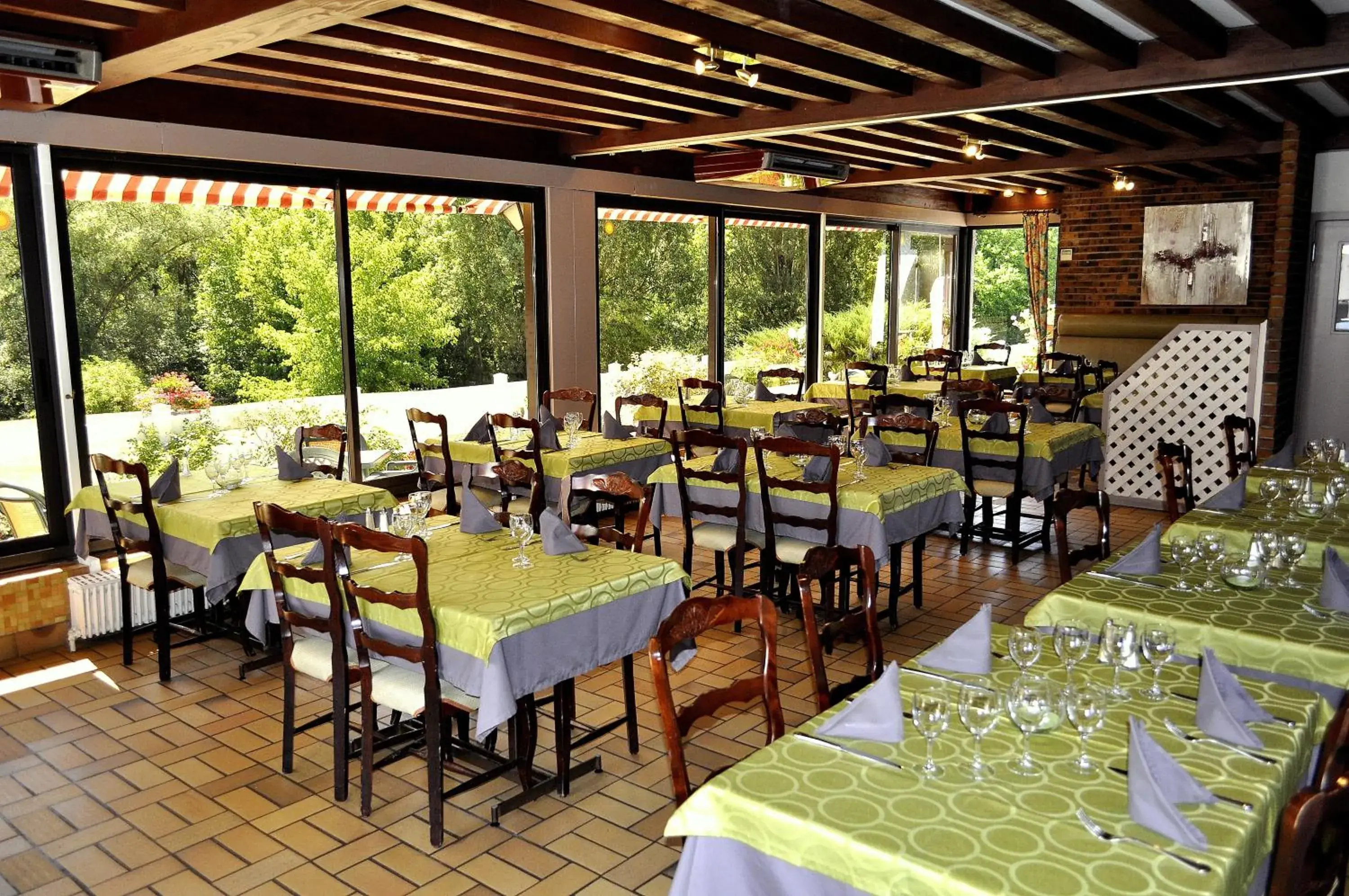 Restaurant/places to eat in Logis Le Relais De Pouilly Restaurant/places to eat in Logis Le Relais De Pouilly