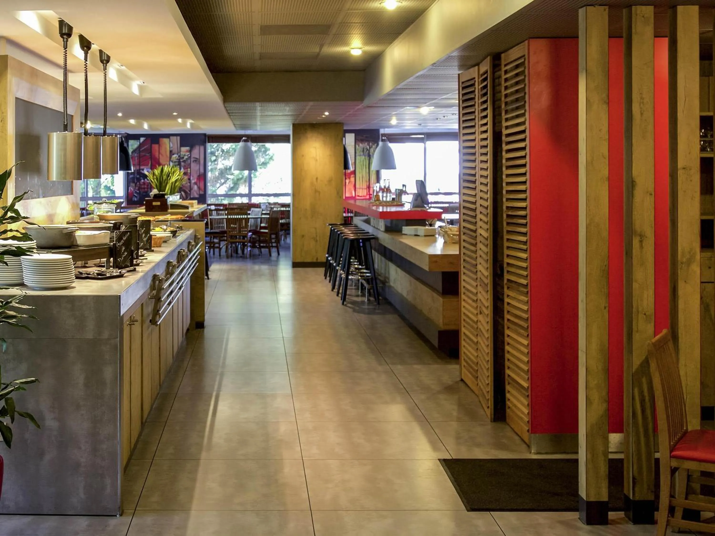 Restaurant/places to eat in ibis Paris Porte d'Italie