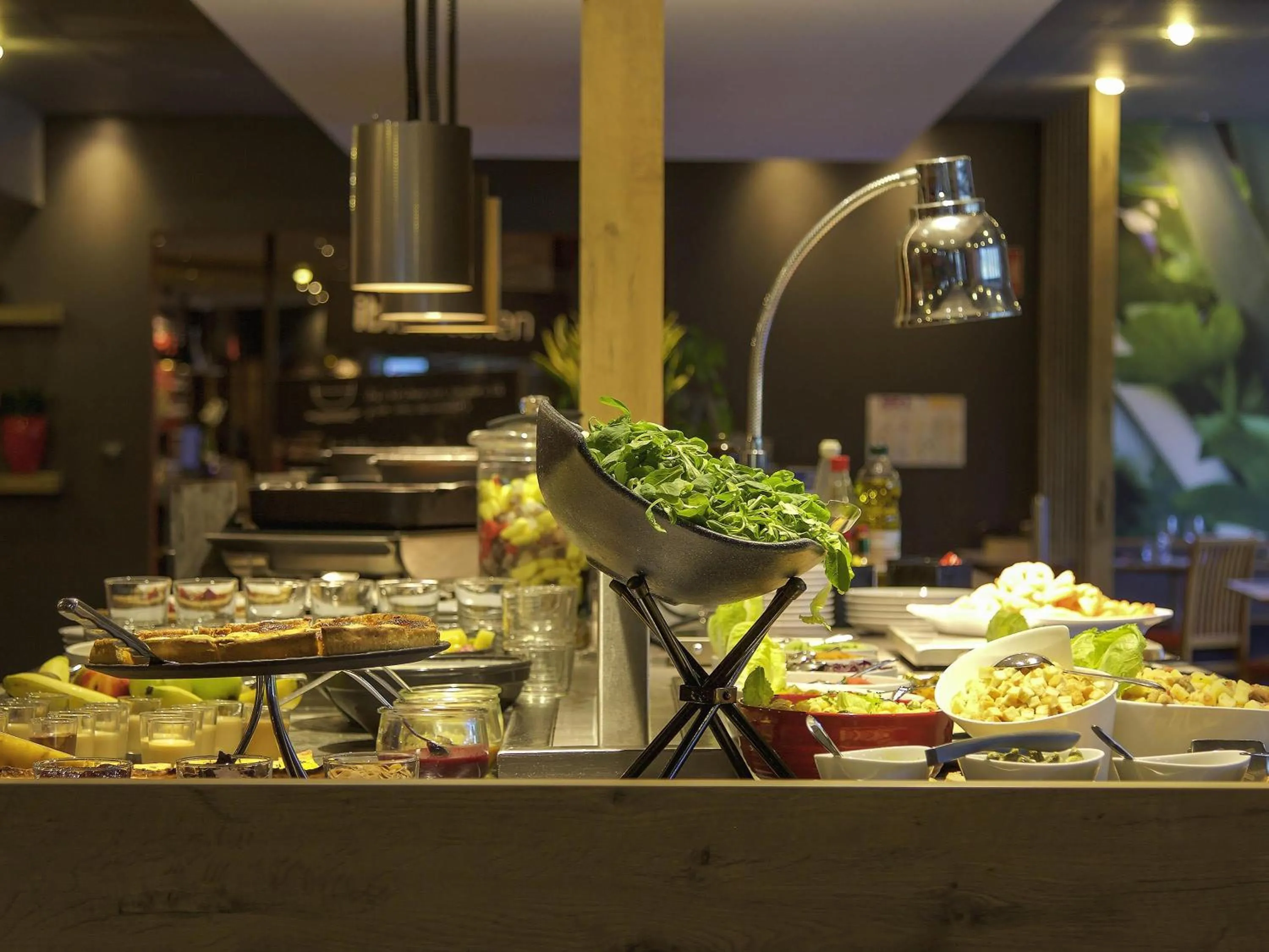 Restaurant/places to eat in ibis Paris Porte d'Italie