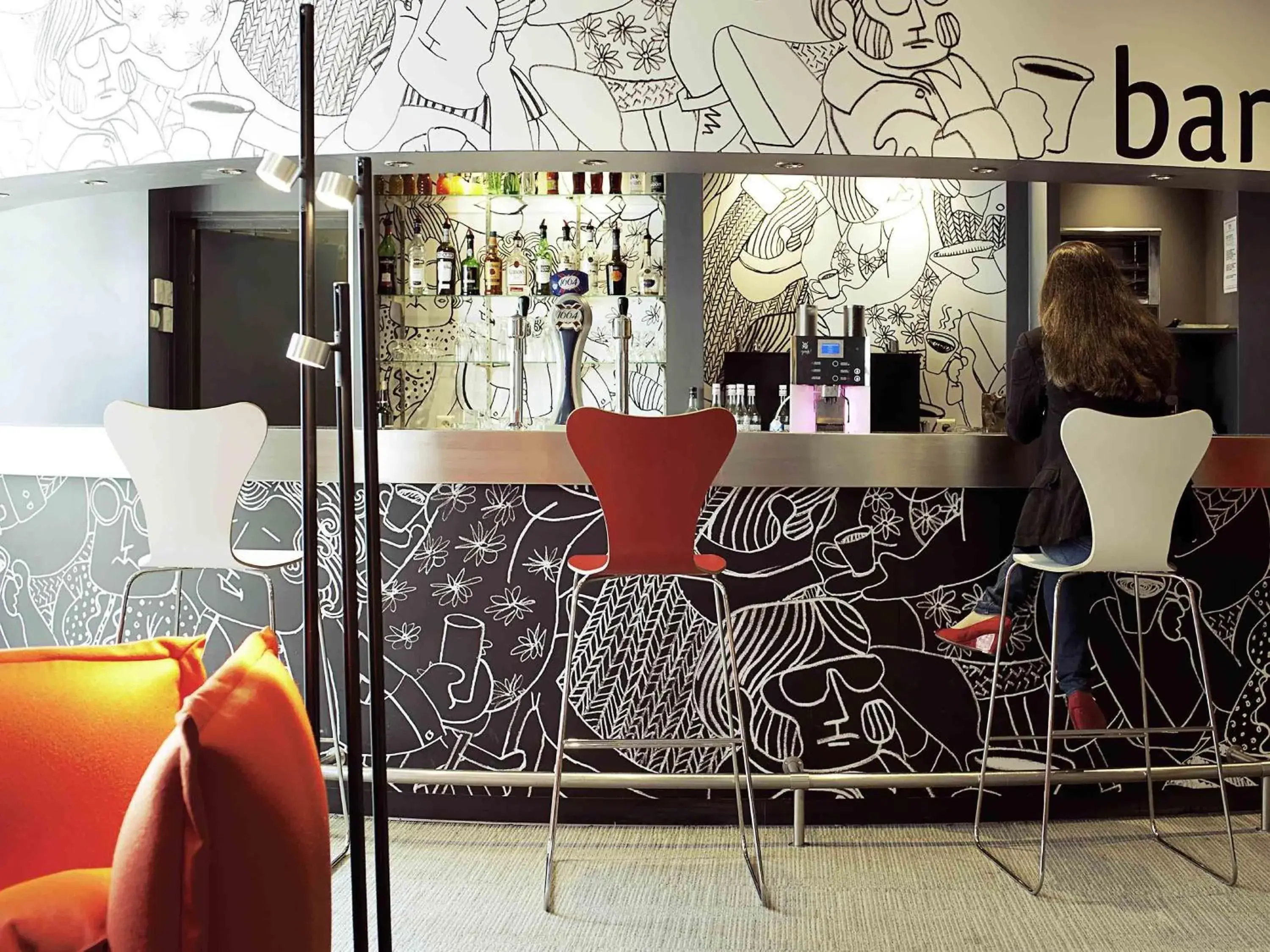 Lounge or bar in ibis Paris Porte d'Italie Lounge or bar in ibis Paris Porte d'Italie