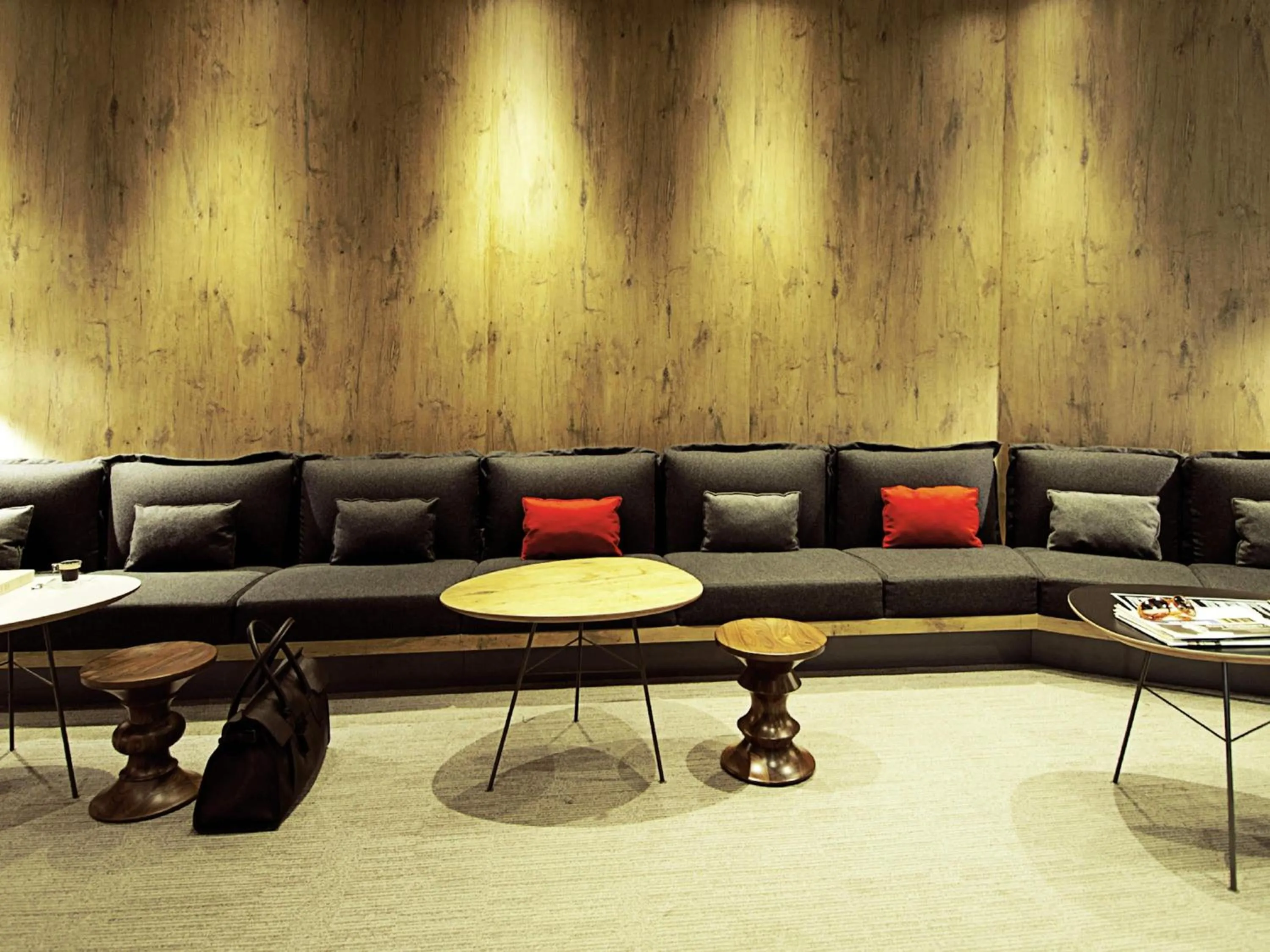 Lounge or bar in ibis Paris Porte d'Italie