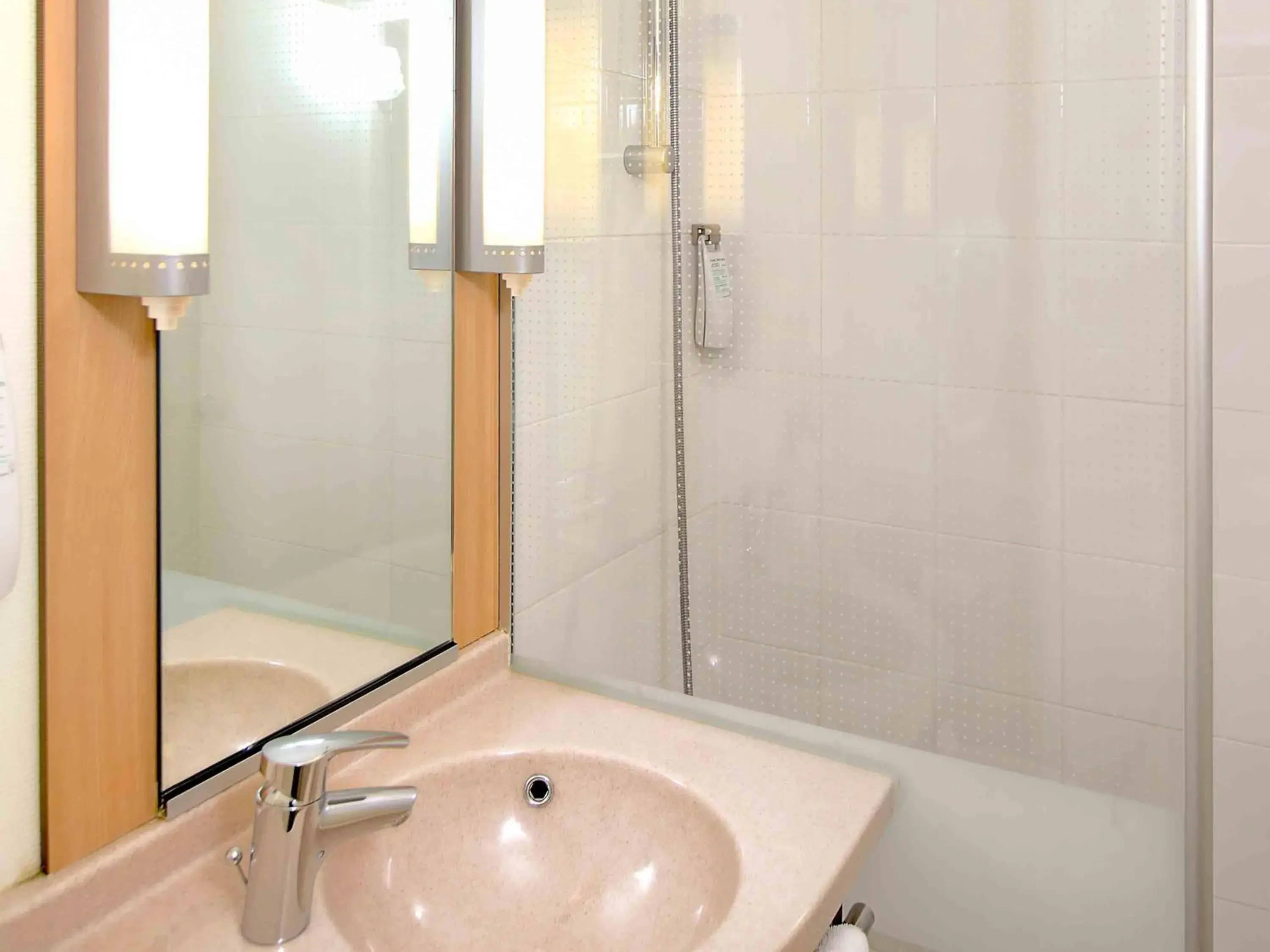 Bedroom in ibis Paris Porte d'Italie Bedroom in ibis Paris Porte d'Italie