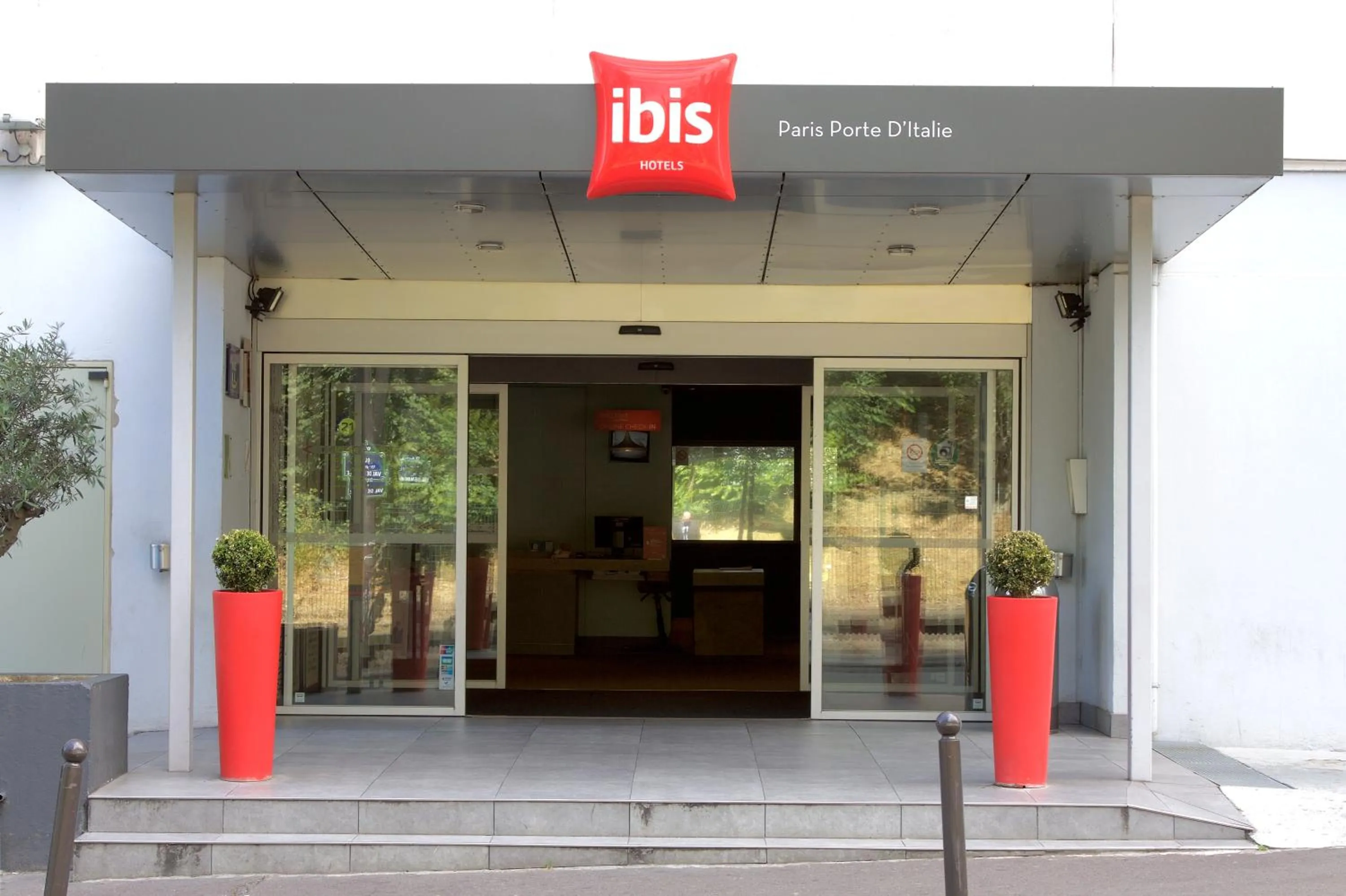 Facade/entrance in ibis Paris Porte d'Italie